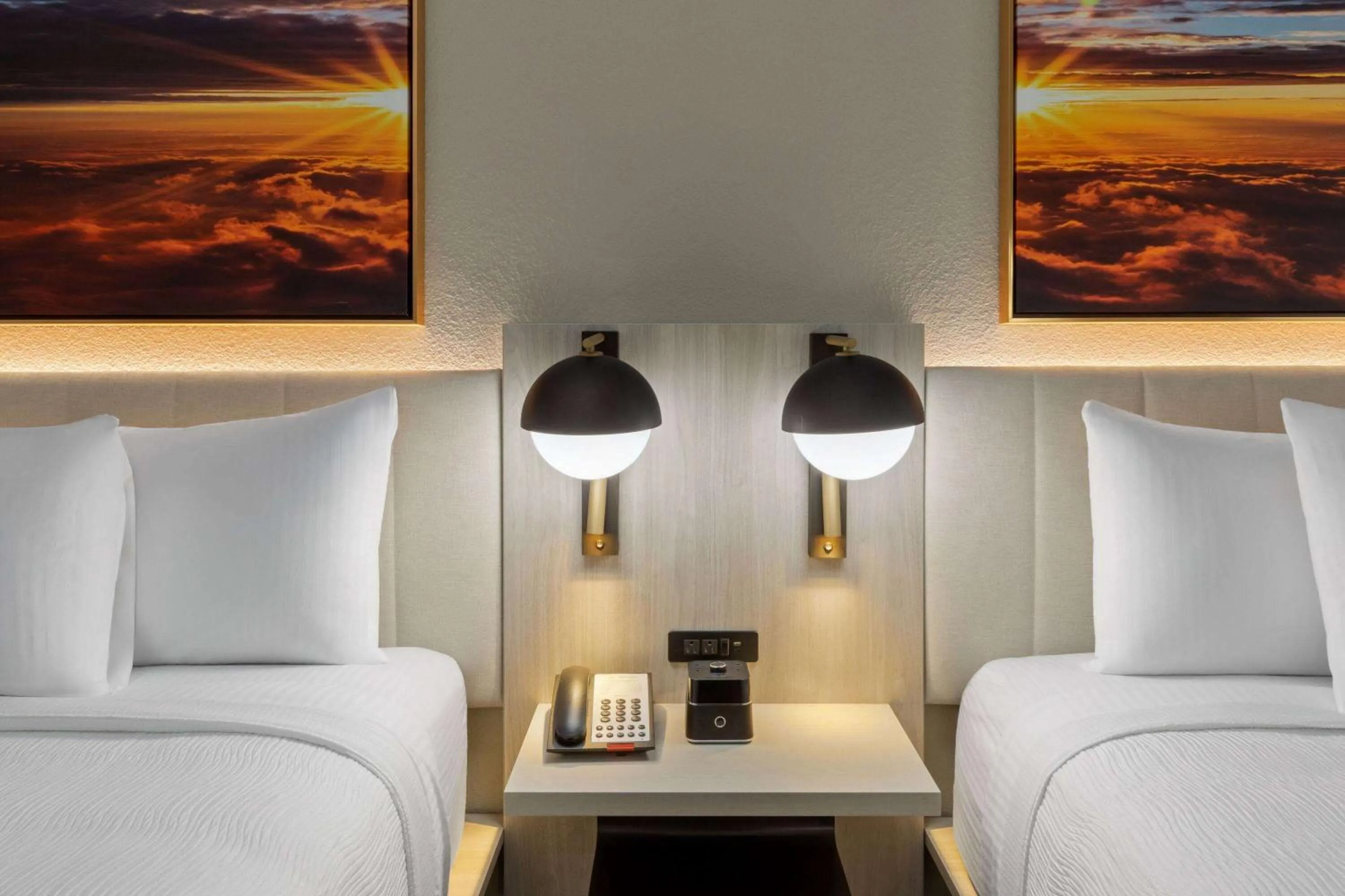 Photo of the whole room, Bed in La Quinta Inn & Suites by Wyndham DeSoto