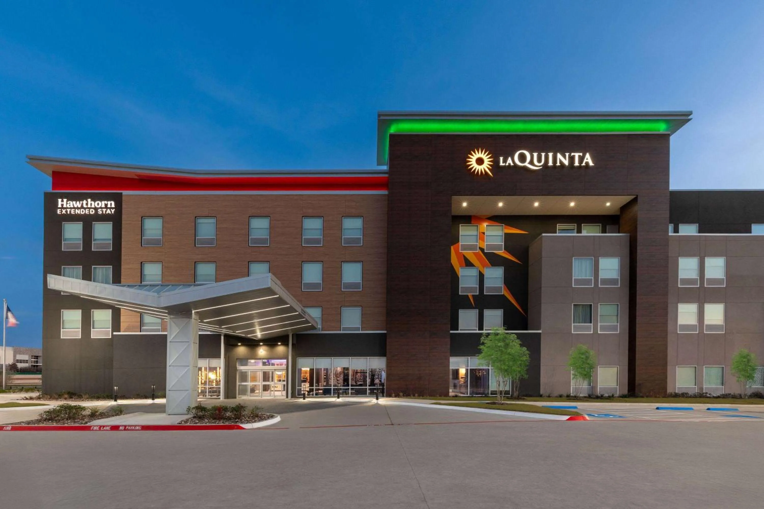 Property building in La Quinta Inn & Suites by Wyndham DeSoto