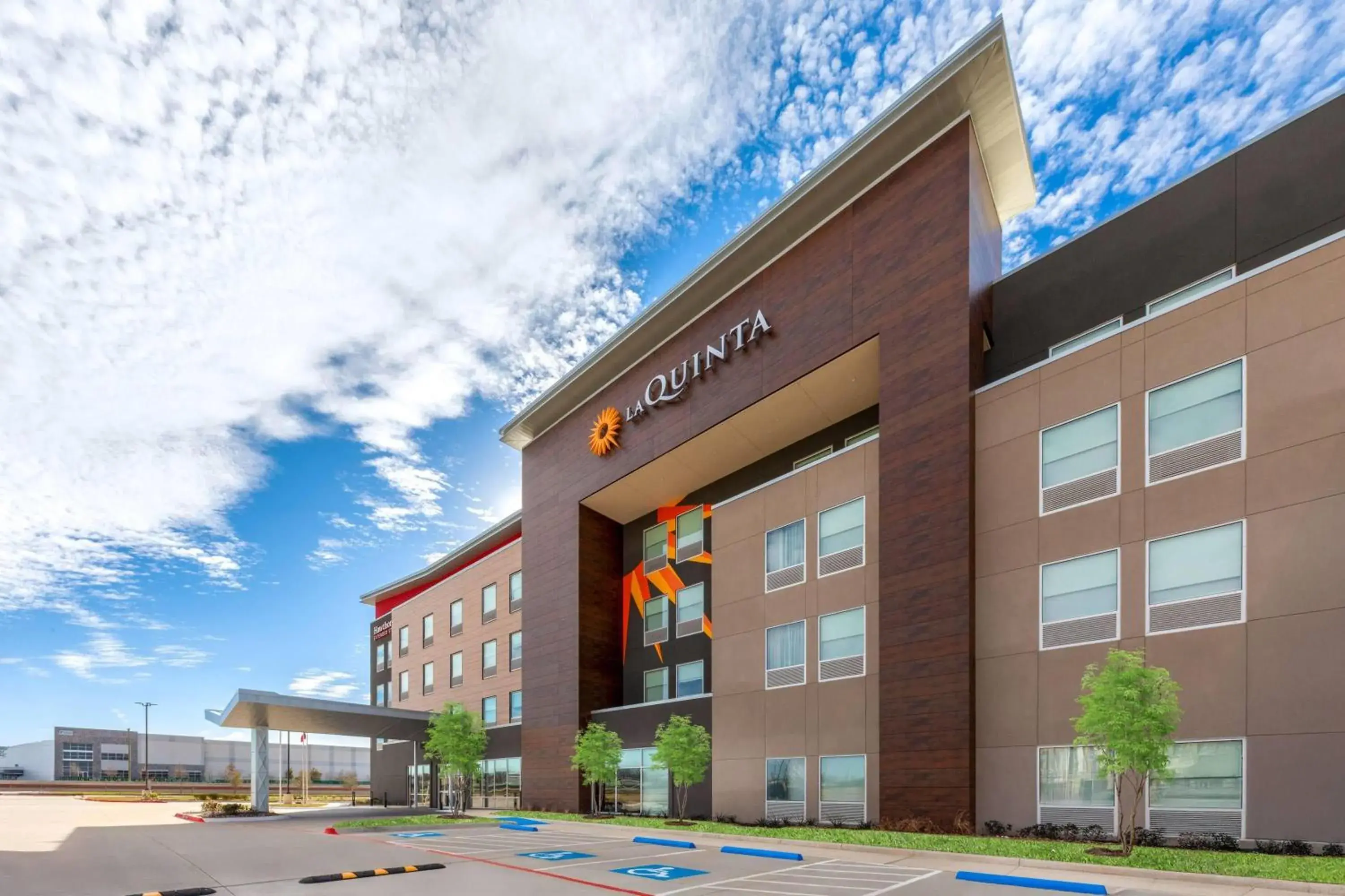 La Quinta Inn & Suites by Wyndham DeSoto La Quinta Inn & Suites by Wyndham DeSoto