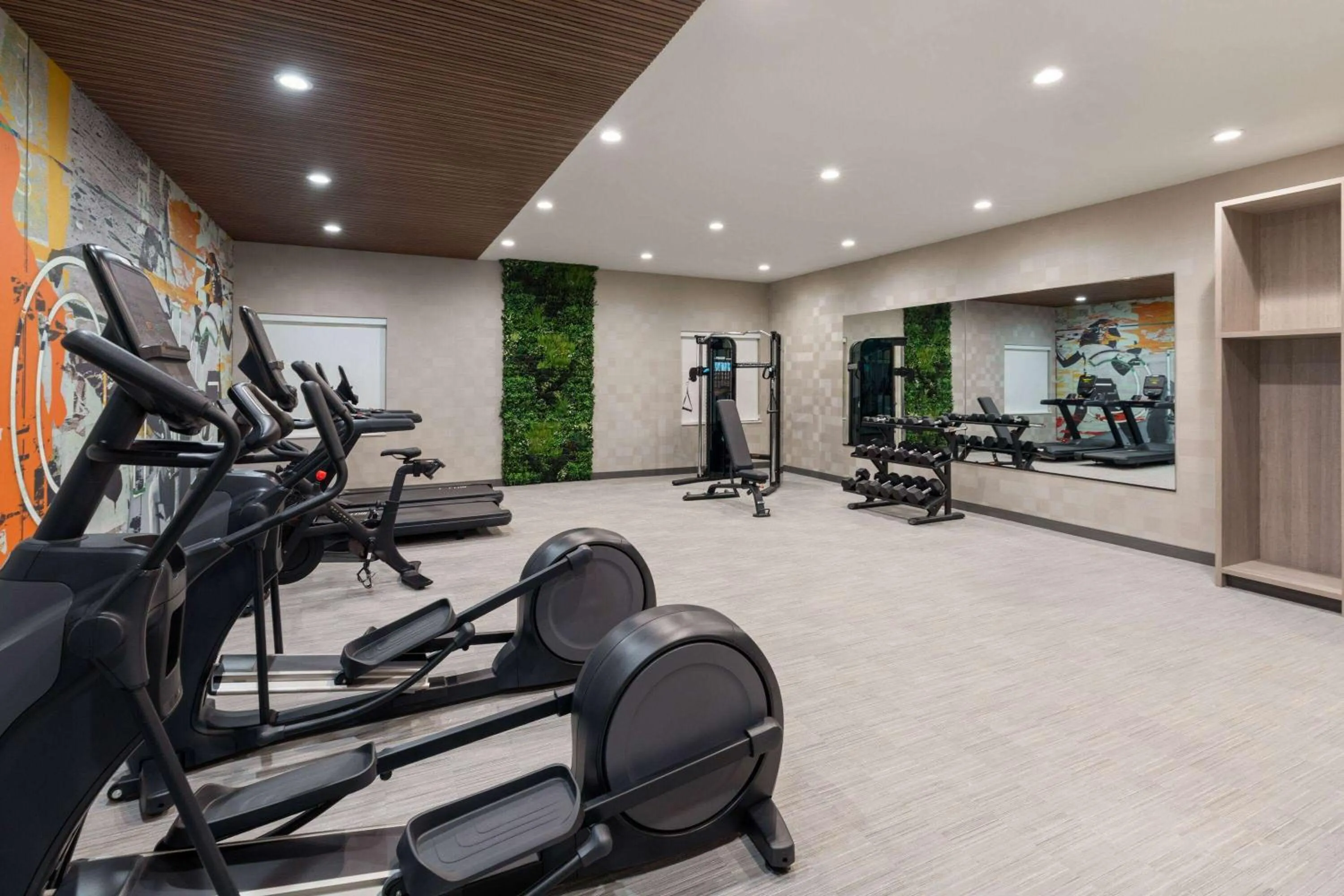 Fitness centre/facilities in La Quinta Inn & Suites by Wyndham DeSoto