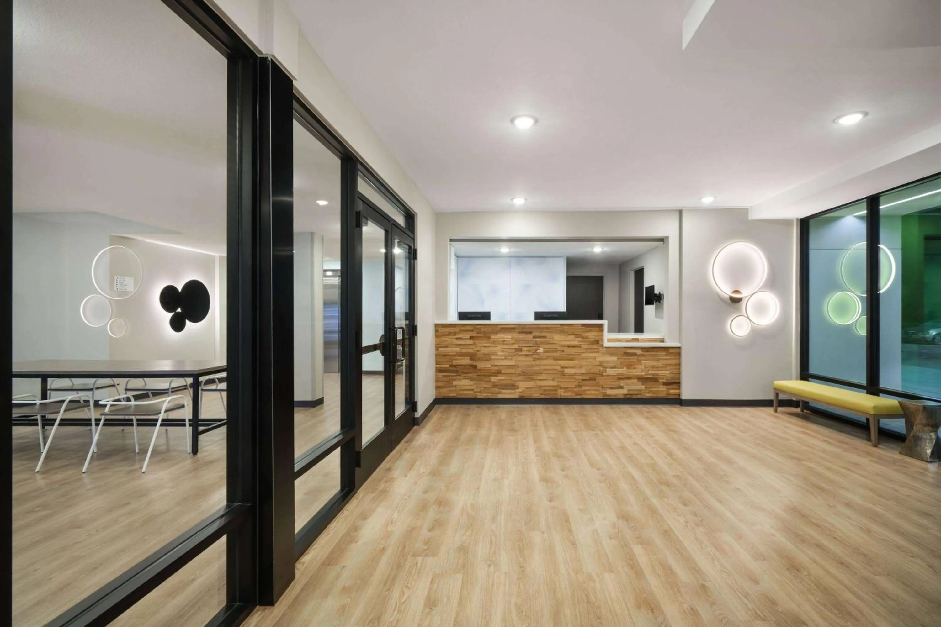 Lobby or reception in ECHO Suites Extended Stay by Wyndham Richmond West