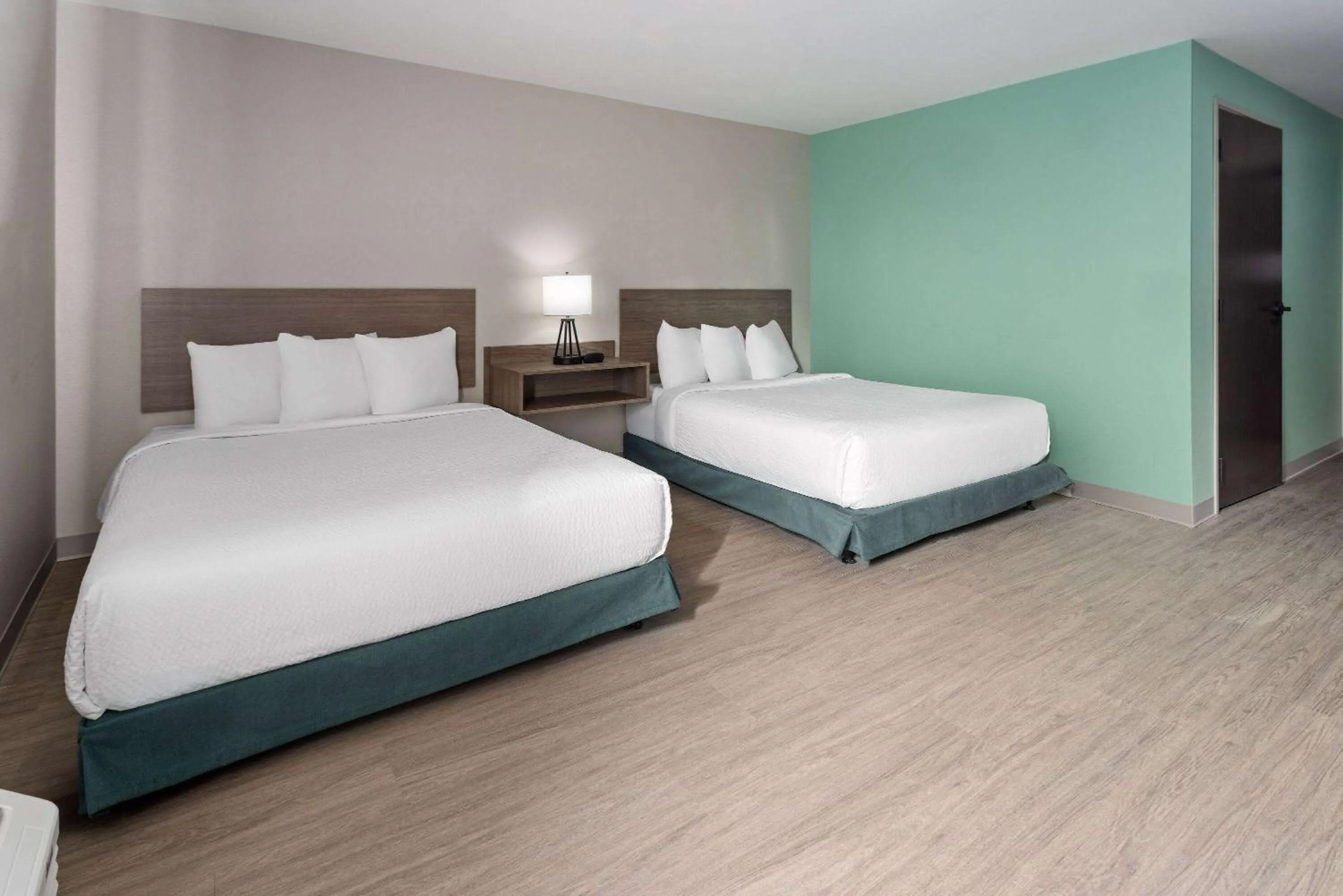 Photo of the whole room, Bed in ECHO Suites Extended Stay by Wyndham Richmond West