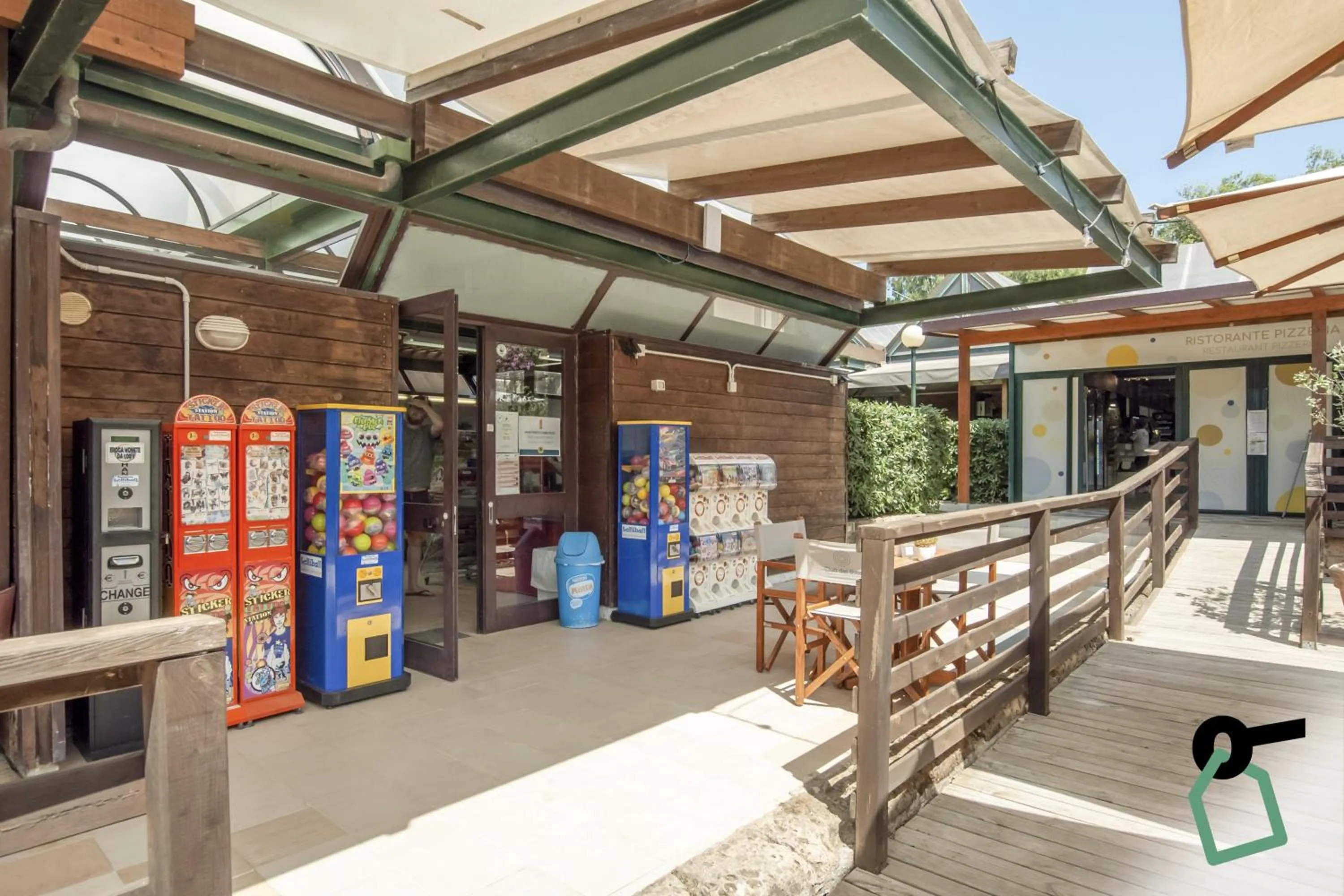 On-site shops in HOTIDAY Lodge Castiglione