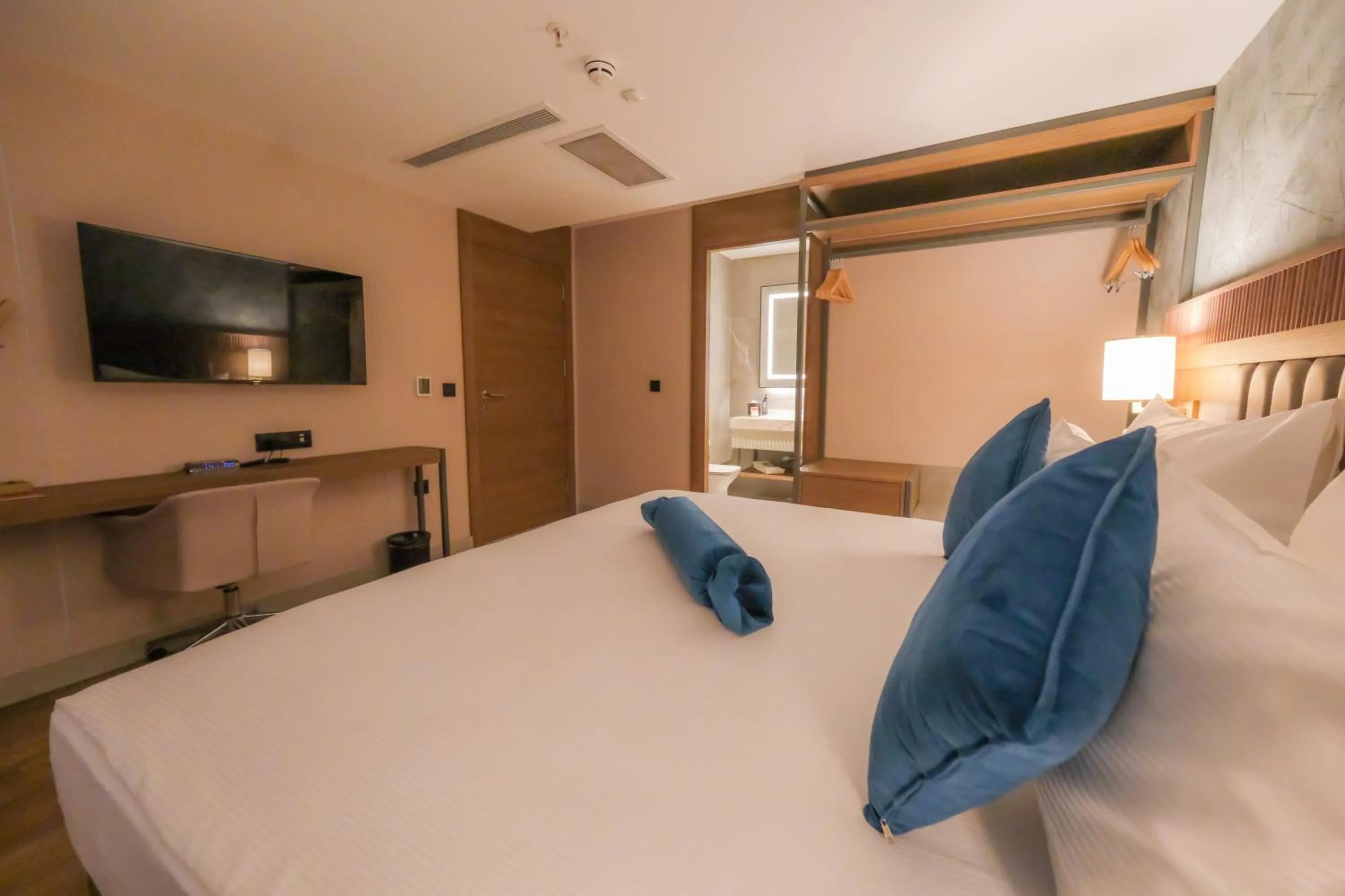 Photo of the whole room, Bed in Ramada Encore by Wyndham Konya Karatay