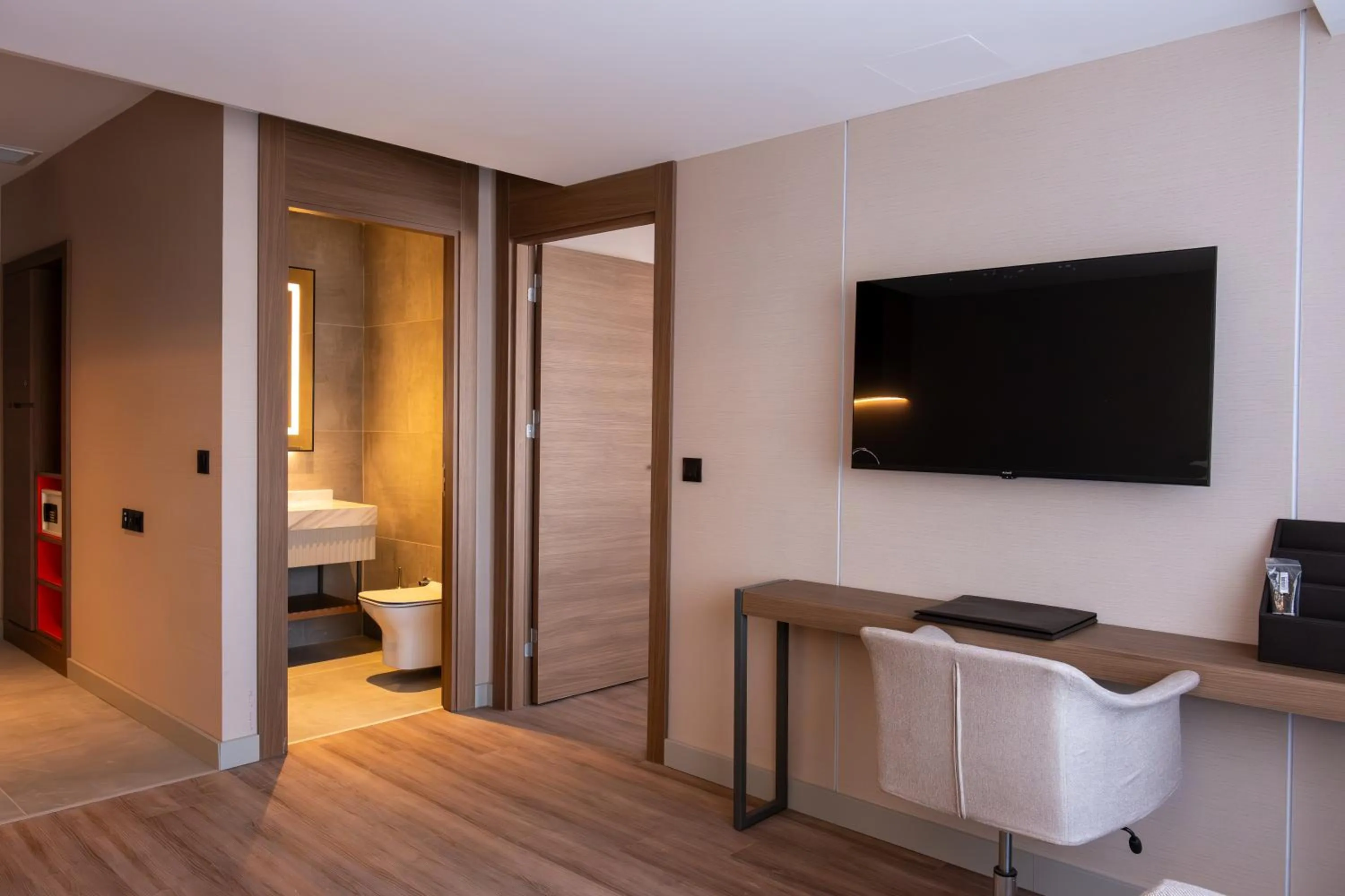 Photo of the whole room, Bed in Ramada Encore by Wyndham Konya Karatay