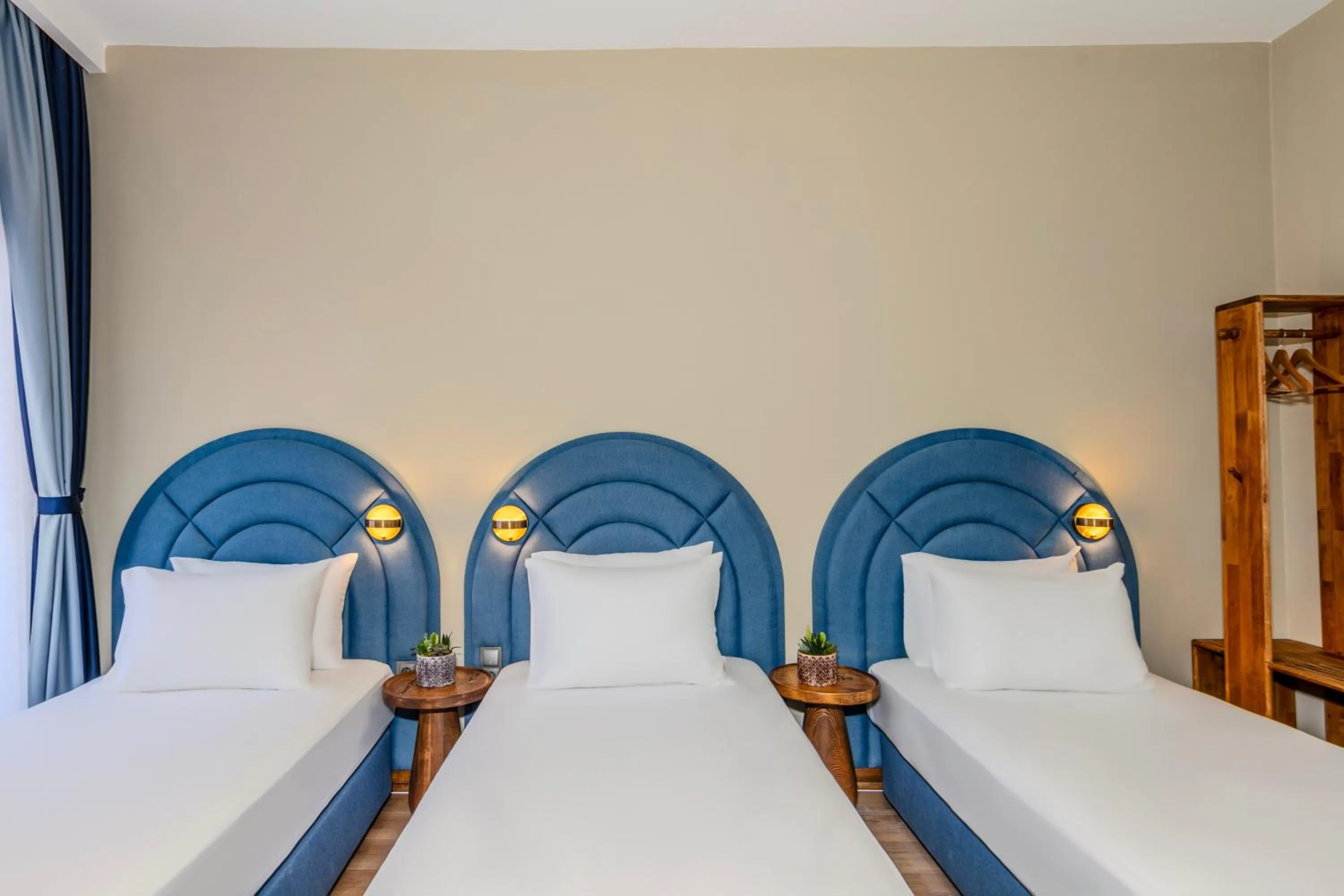 Bed in Nenessa Airport Hotel