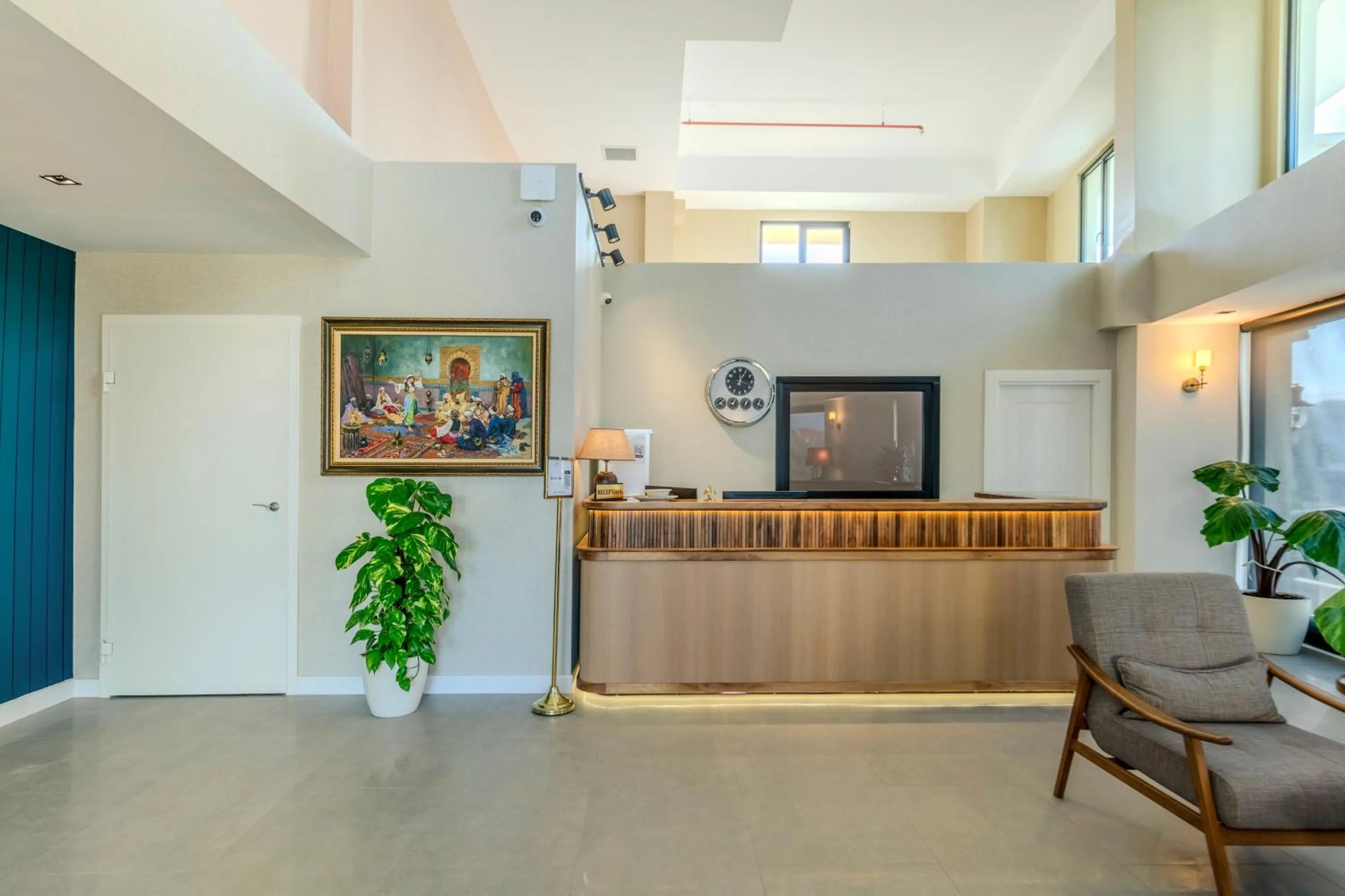 TV and multimedia in Nenessa Airport Hotel