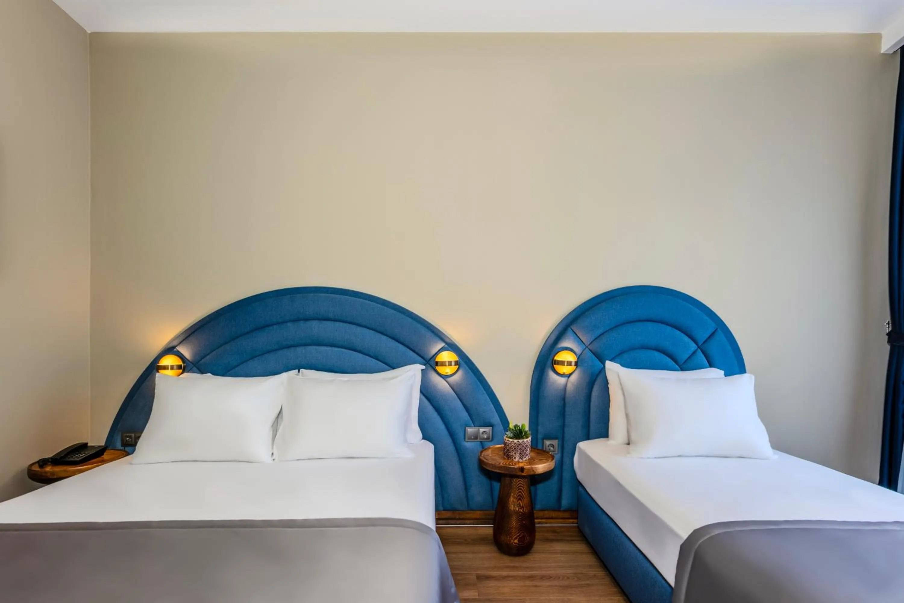 Bed in Nenessa Airport Hotel