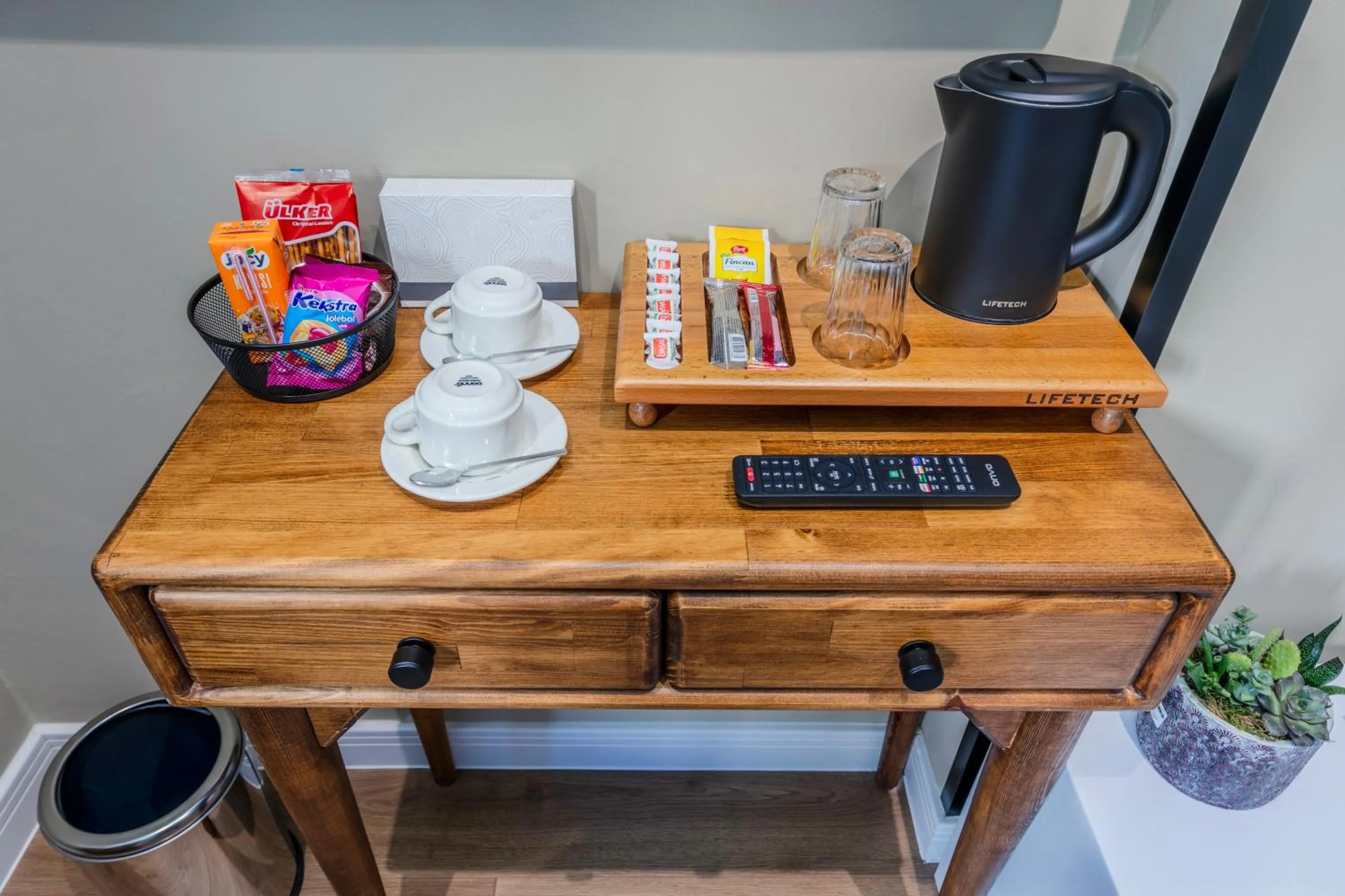 Coffee/tea facilities in Nenessa Airport Hotel
