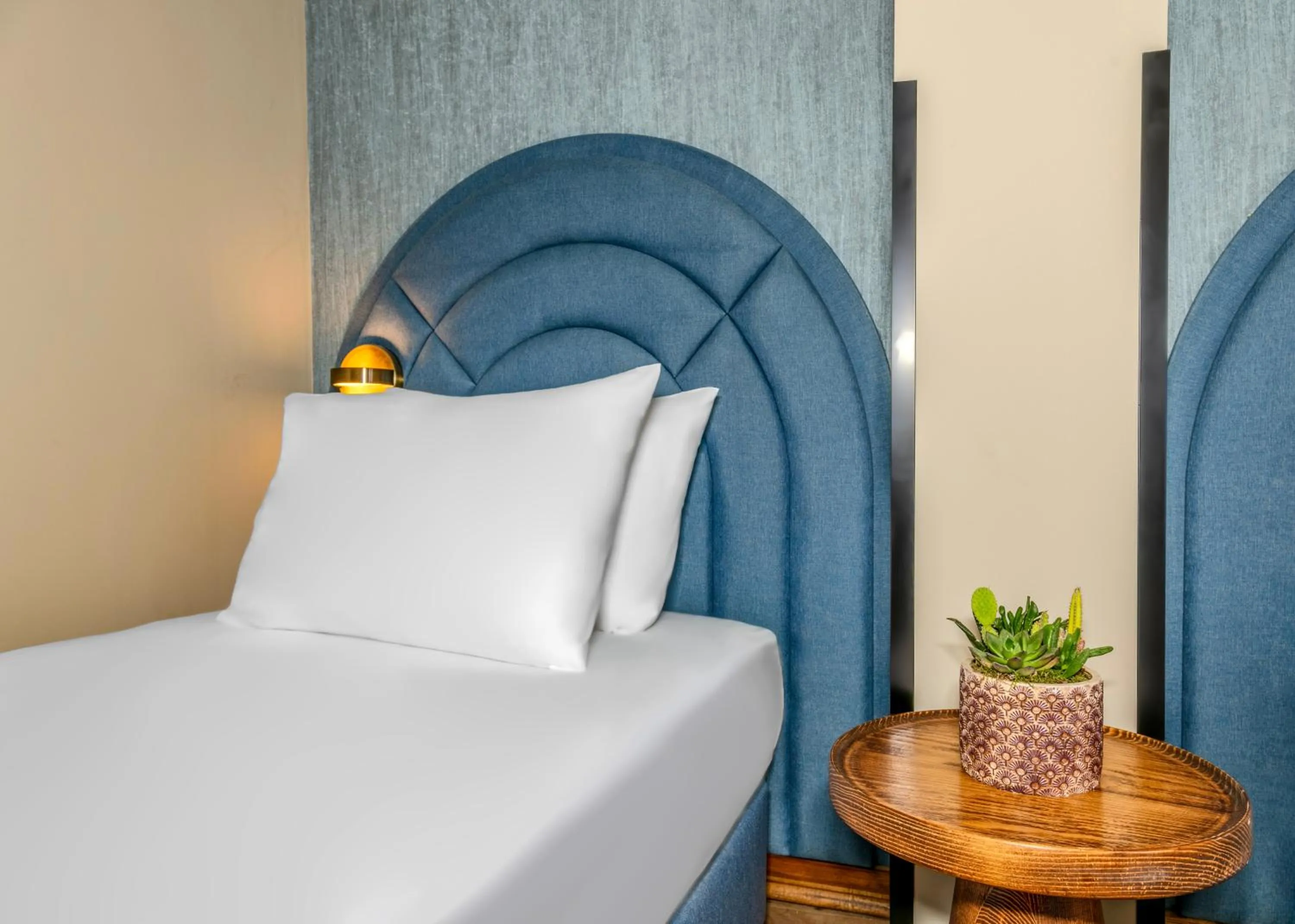 Bed in Nenessa Airport Hotel