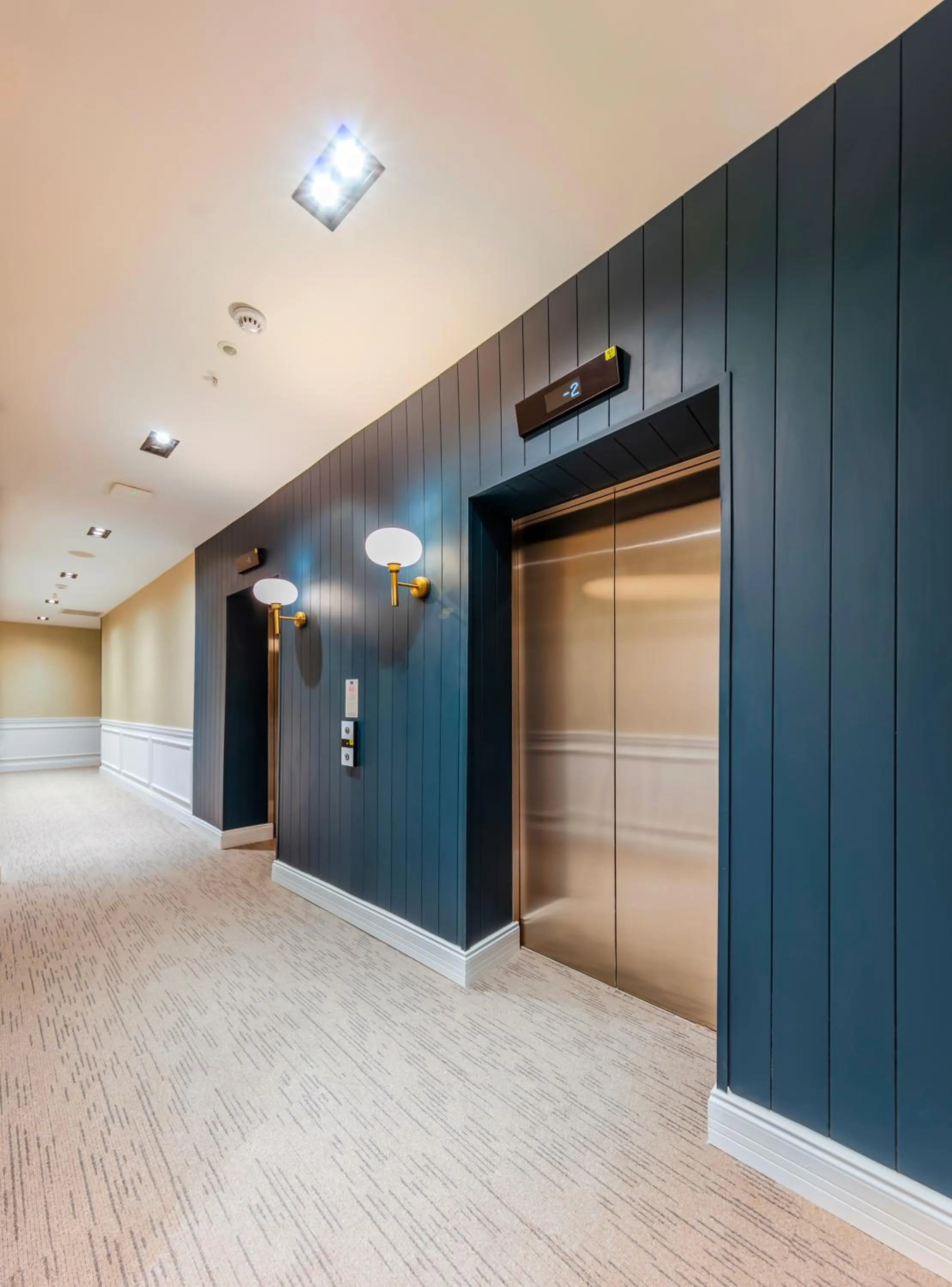 elevator in Nenessa Airport Hotel