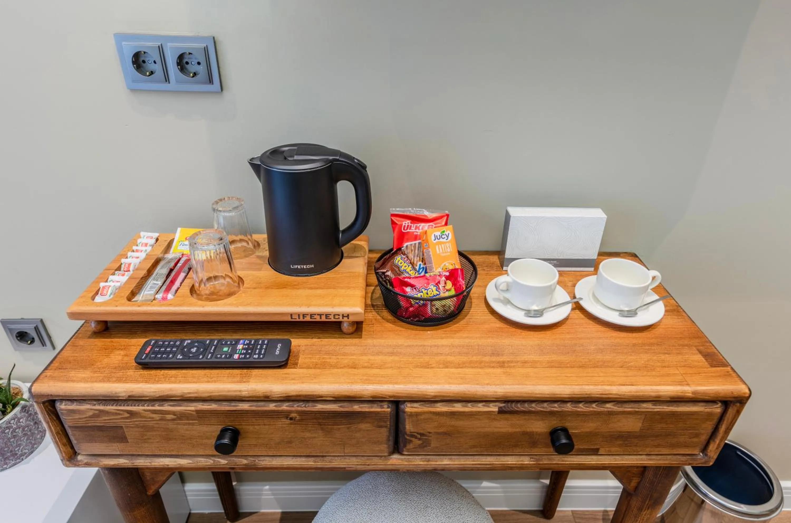 Coffee/tea facilities in Nenessa Airport Hotel