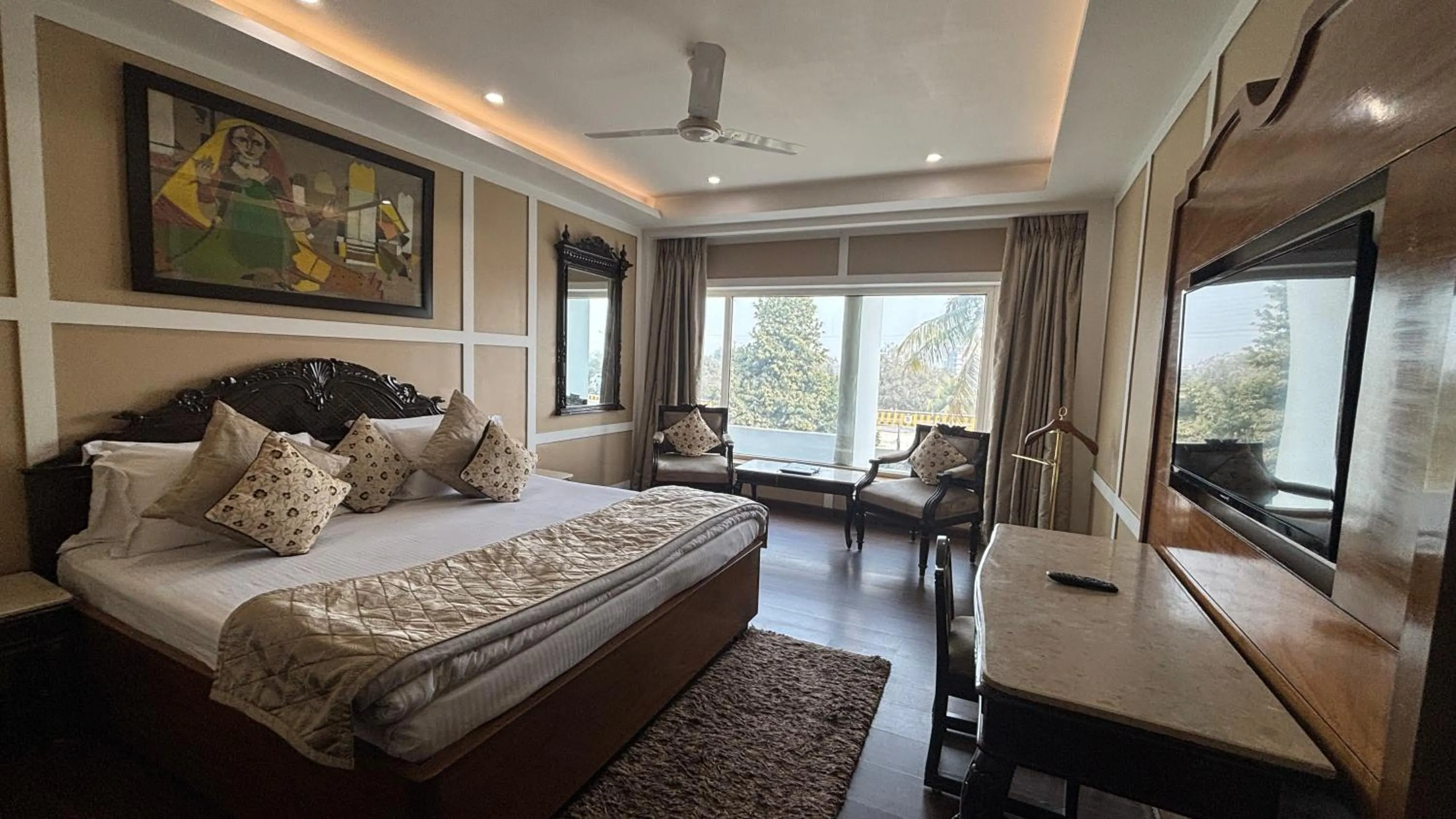 Photo of the whole room, Bed in Chanakya Hotel, Patna