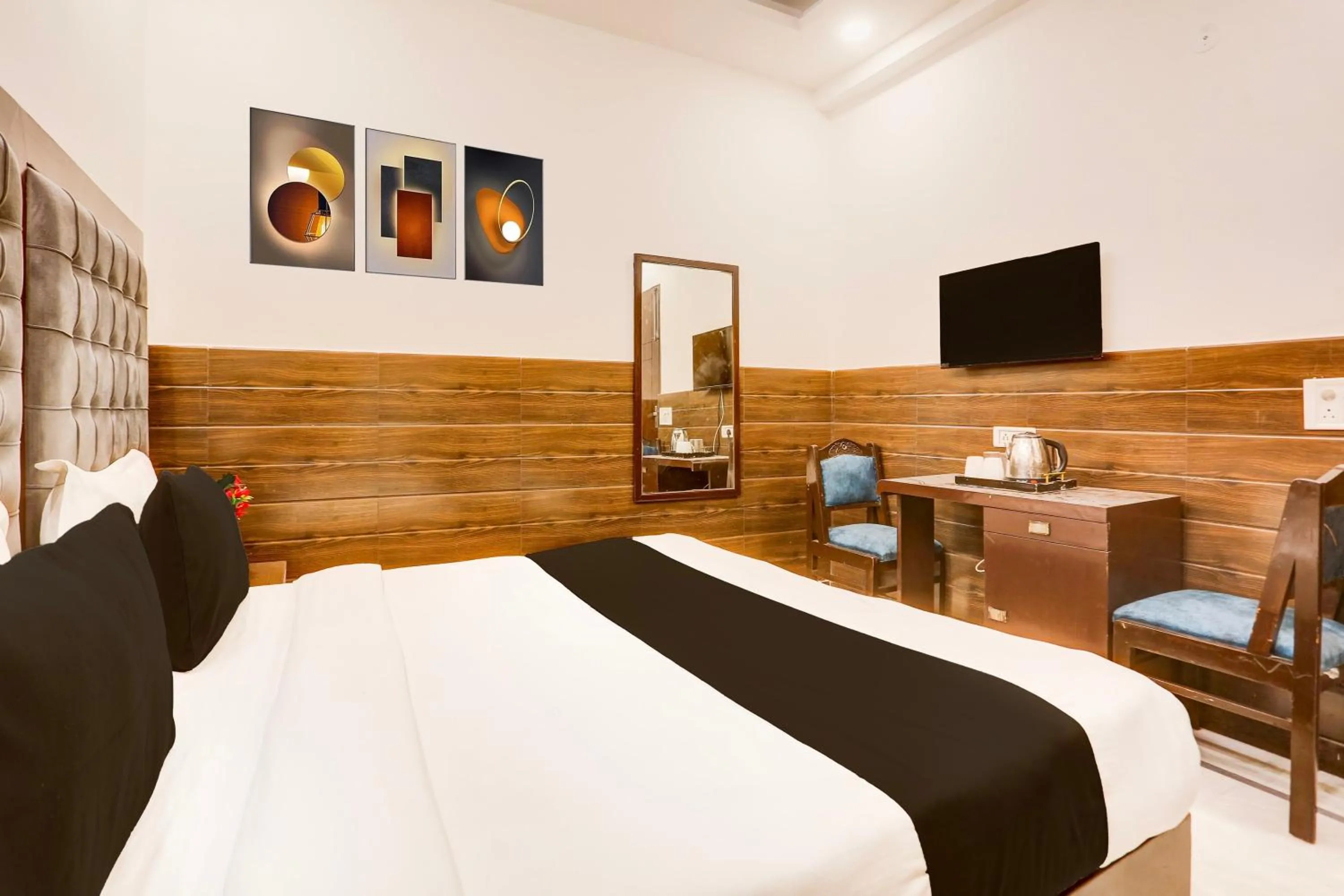 Bedroom, Bed in Collection O Mahipalpur Near Airport Formerly Jindal Palace