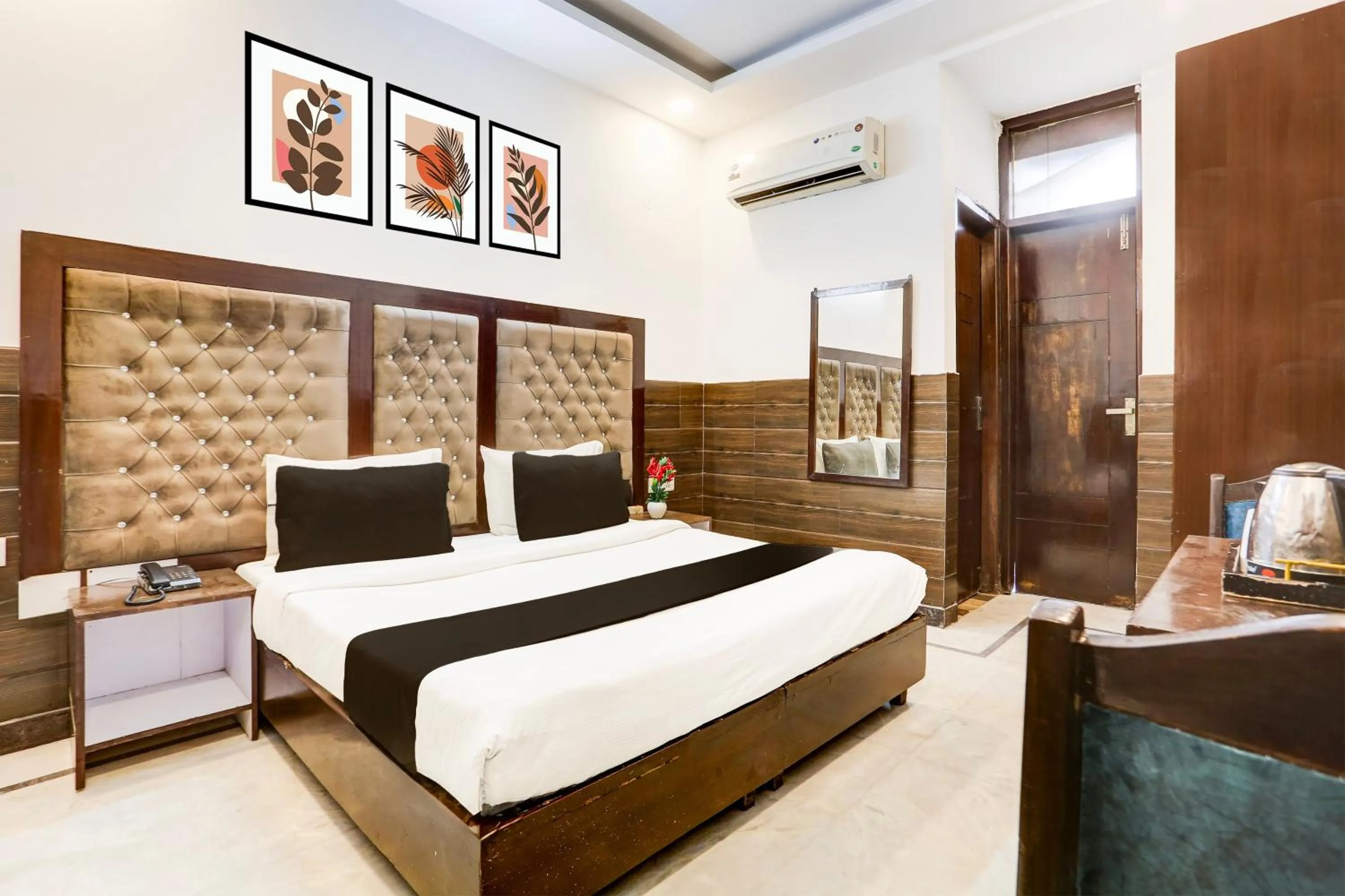 Bedroom, Bed in Collection O Mahipalpur Near Airport Formerly Jindal Palace