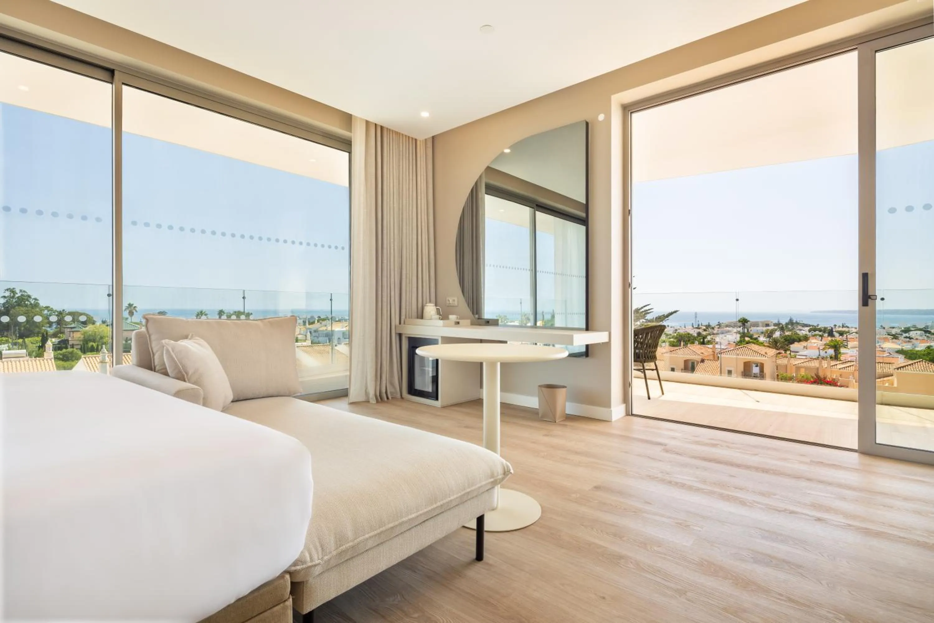 Bed in Castelo Suites Hotel