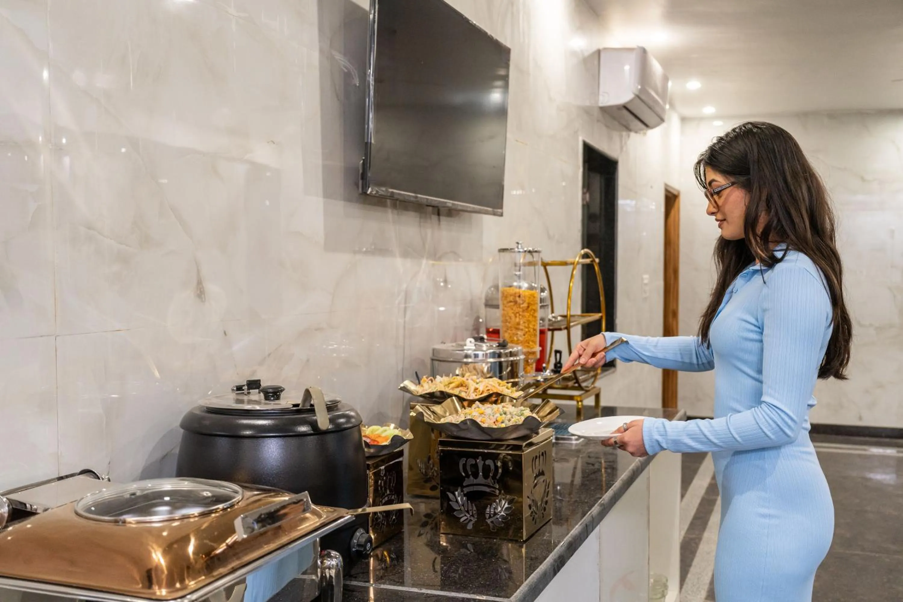 Restaurant/places to eat in Lime Tree Hotel & One Bed Room Serviced Apartment - Noida Next to Sector 50 Metro with Party Venue