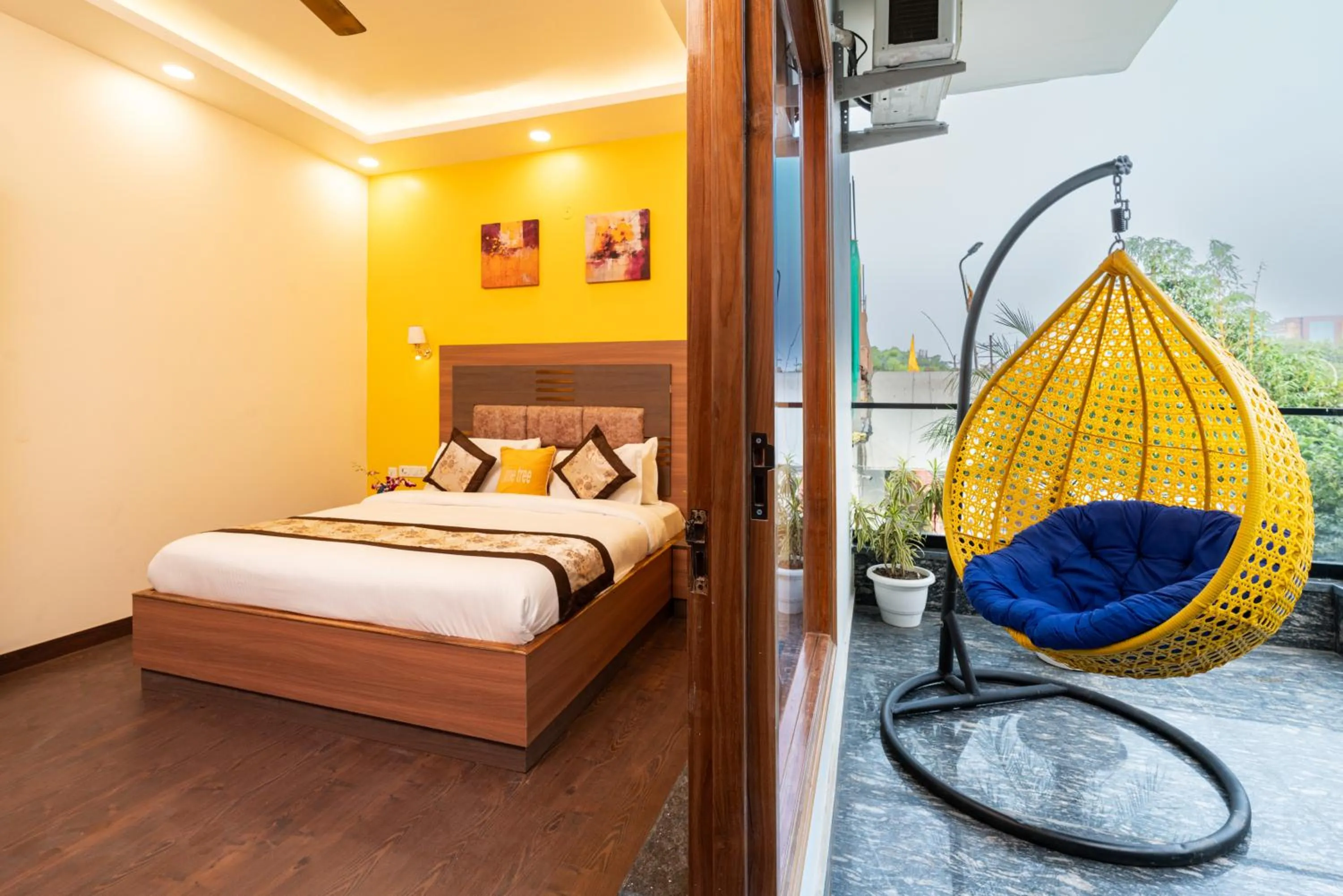 Bed in Lime Tree Hotel & One Bed Room Serviced Apartment - Noida Next to Sector 50 Metro with Party Venue