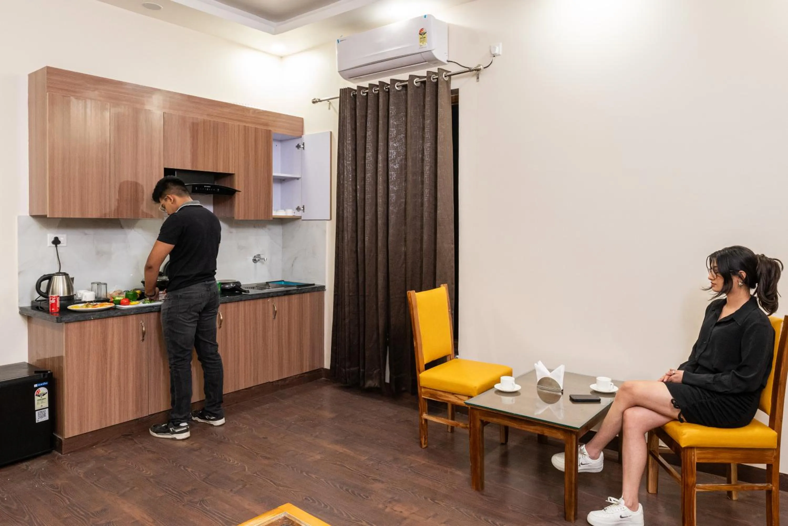 Coffee/tea facilities in Lime Tree Hotel & One Bed Room Serviced Apartment - Noida Next to Sector 50 Metro with Party Venue