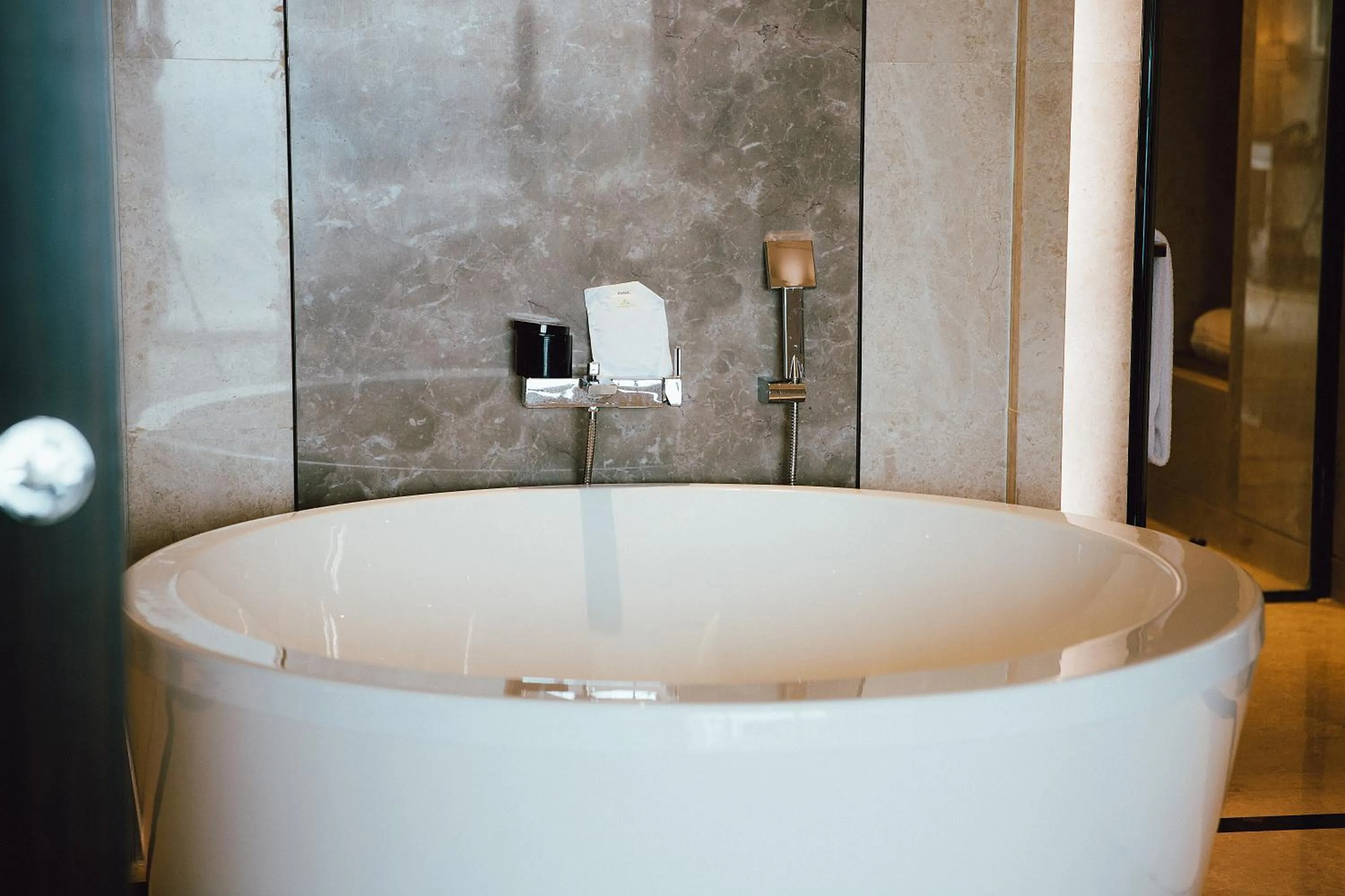 Bathroom in Junluxe Hotel Guangzhou Zengcheng-Free Shuttle Bus For Canton Fair