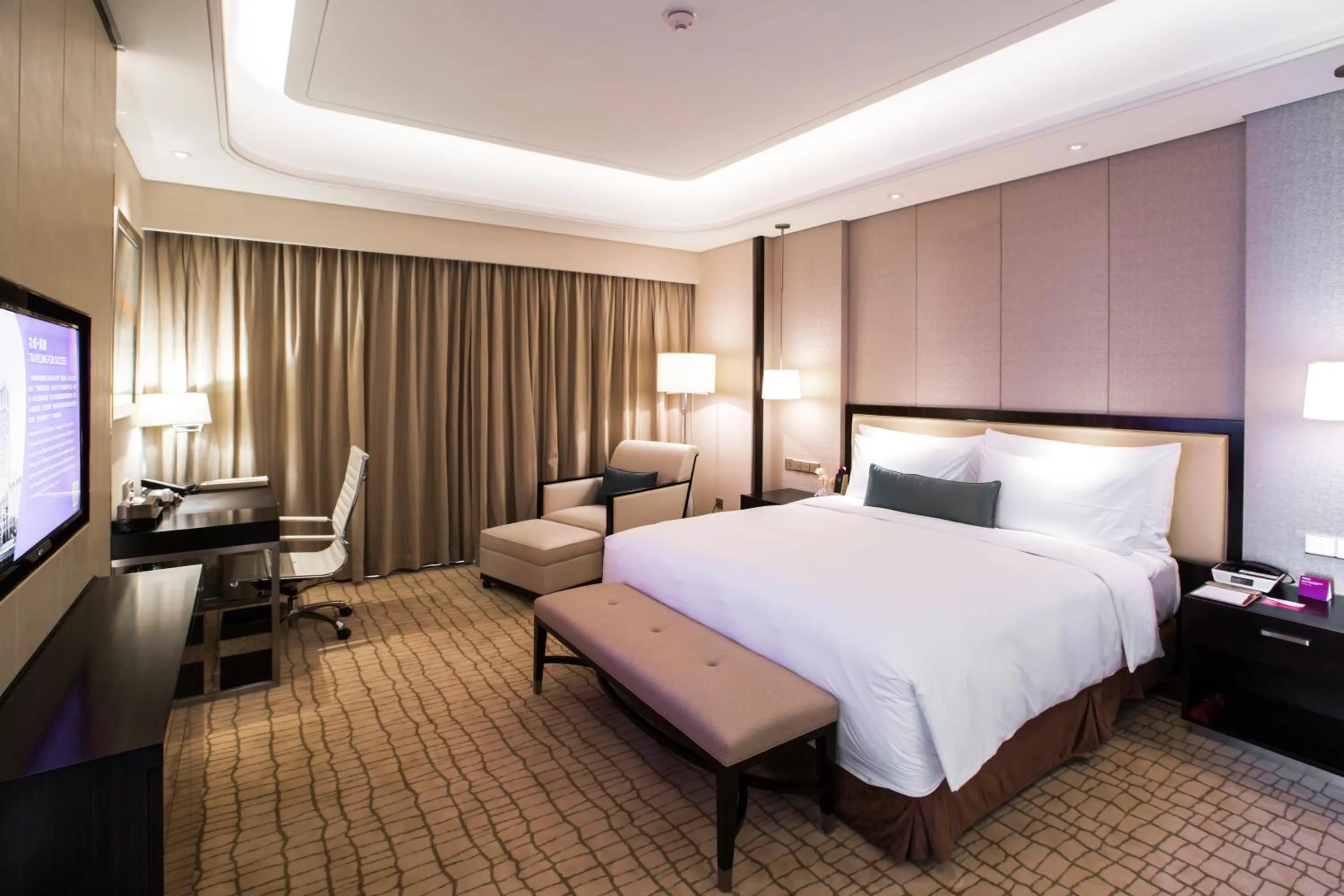 Photo of the whole room, Bed in Junluxe Hotel Guangzhou Zengcheng-Free Shuttle Bus For Canton Fair