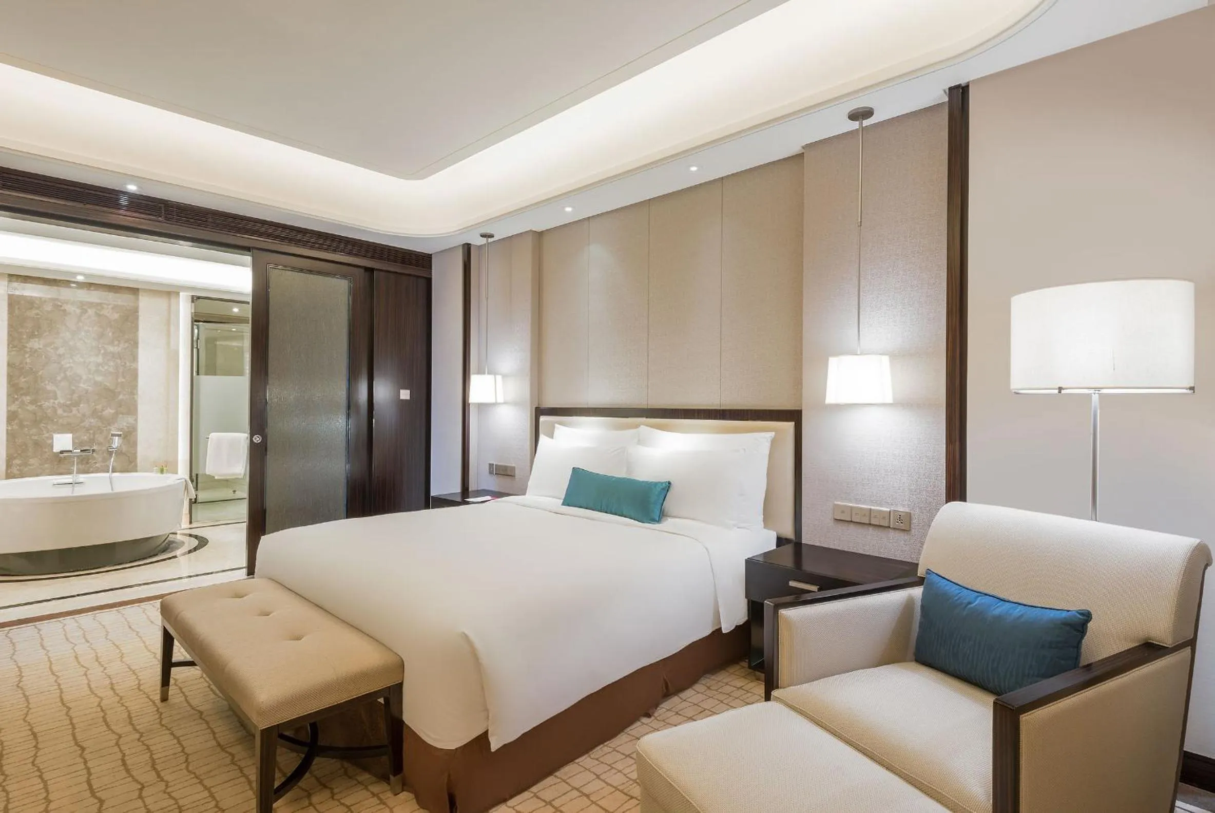 Property building, Bed in Junluxe Hotel Guangzhou Zengcheng-Free Shuttle Bus For Canton Fair