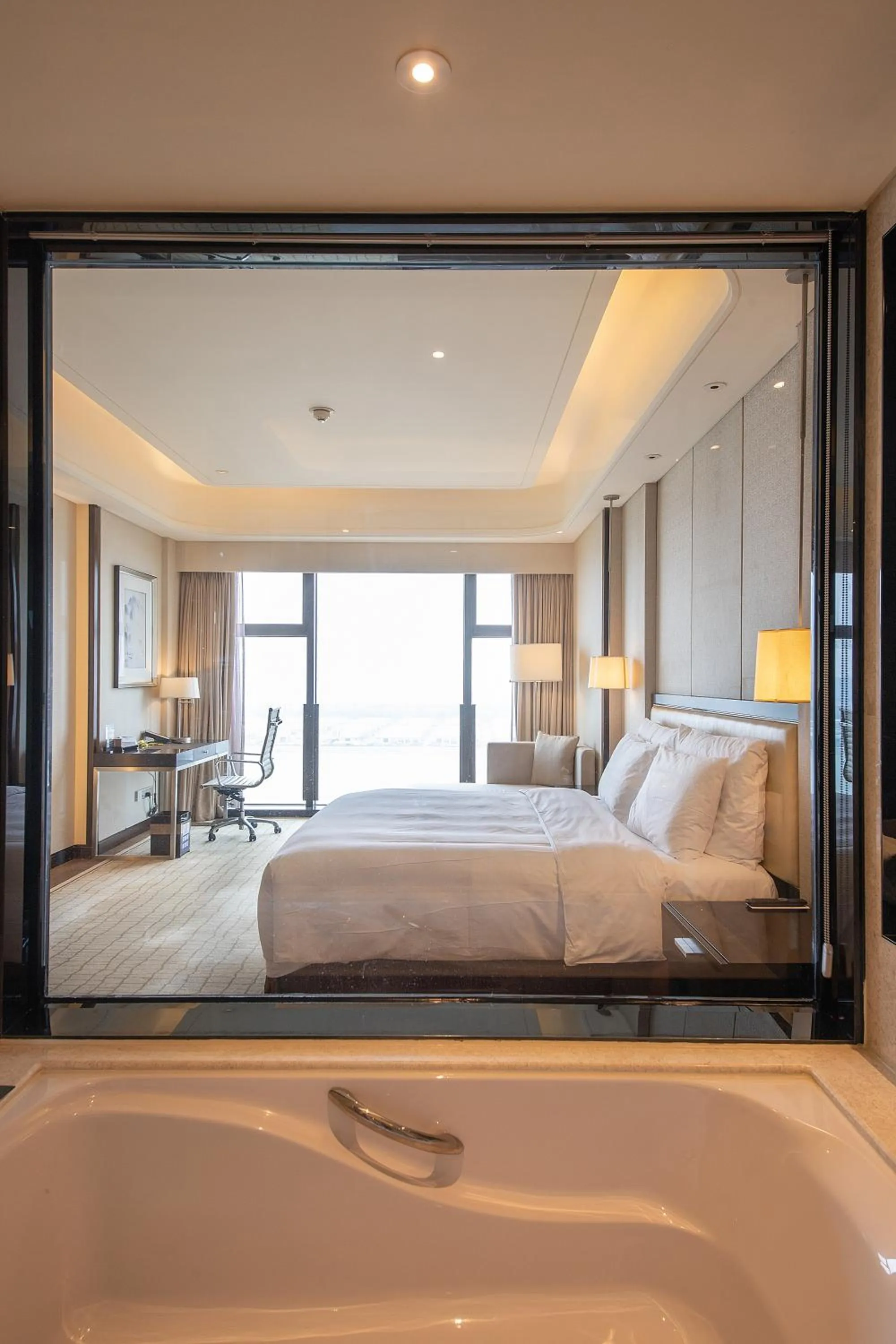 Bed in Junluxe Hotel Guangzhou Zengcheng-Free Shuttle Bus For Canton Fair