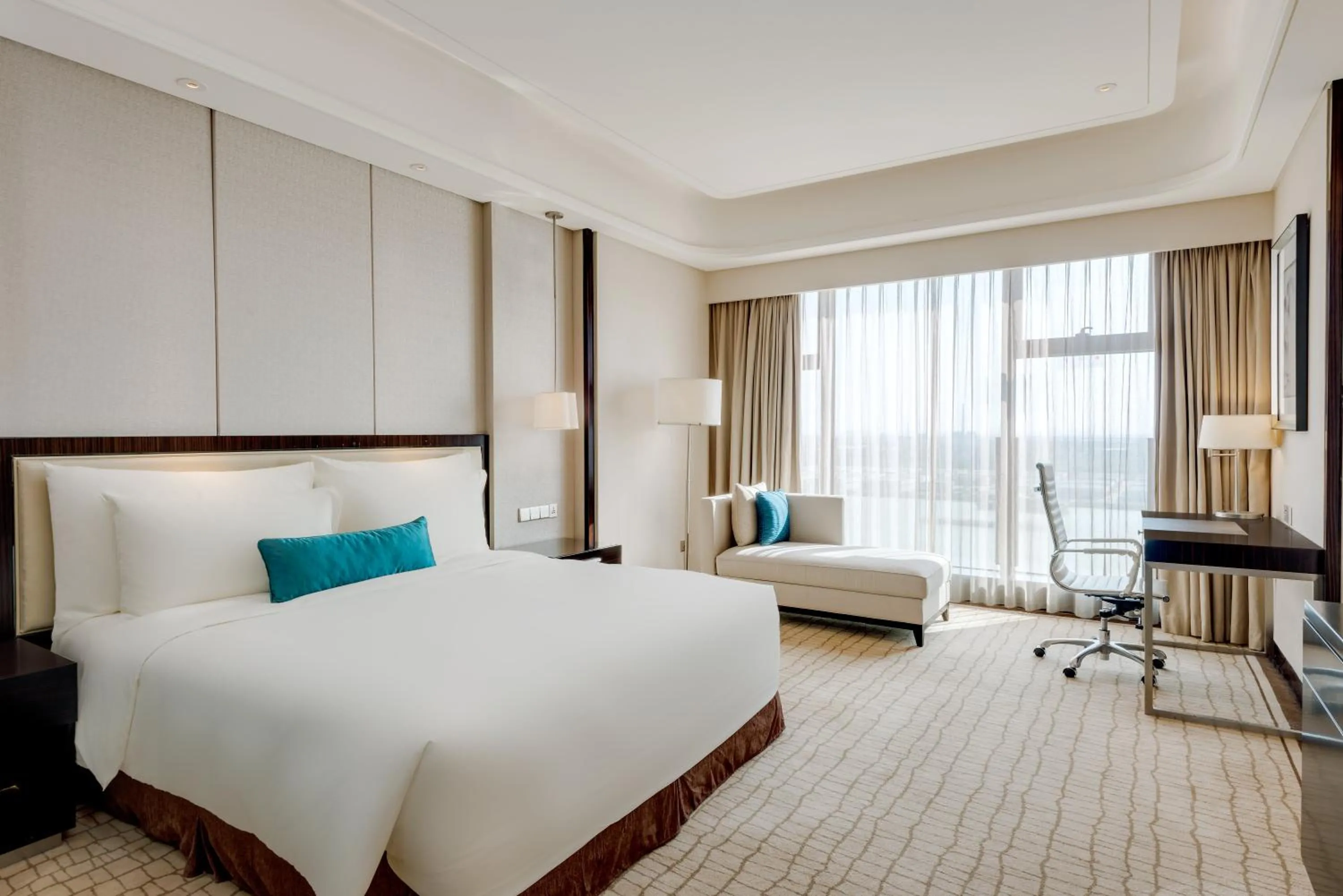 Photo of the whole room, Bed in Junluxe Hotel Guangzhou Zengcheng-Free Shuttle Bus For Canton Fair