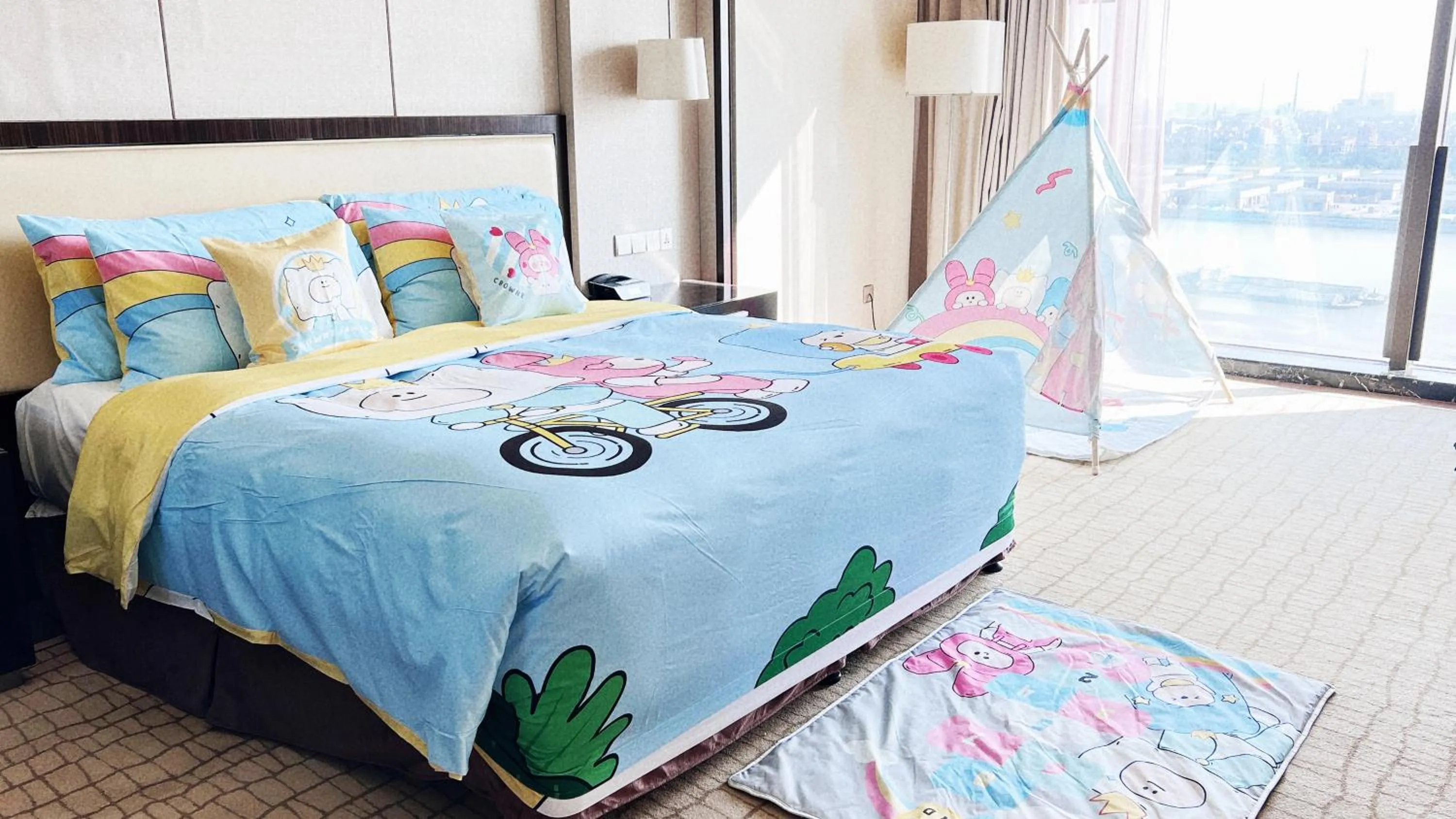 Property building, Bed in Junluxe Hotel Guangzhou Zengcheng-Free Shuttle Bus For Canton Fair