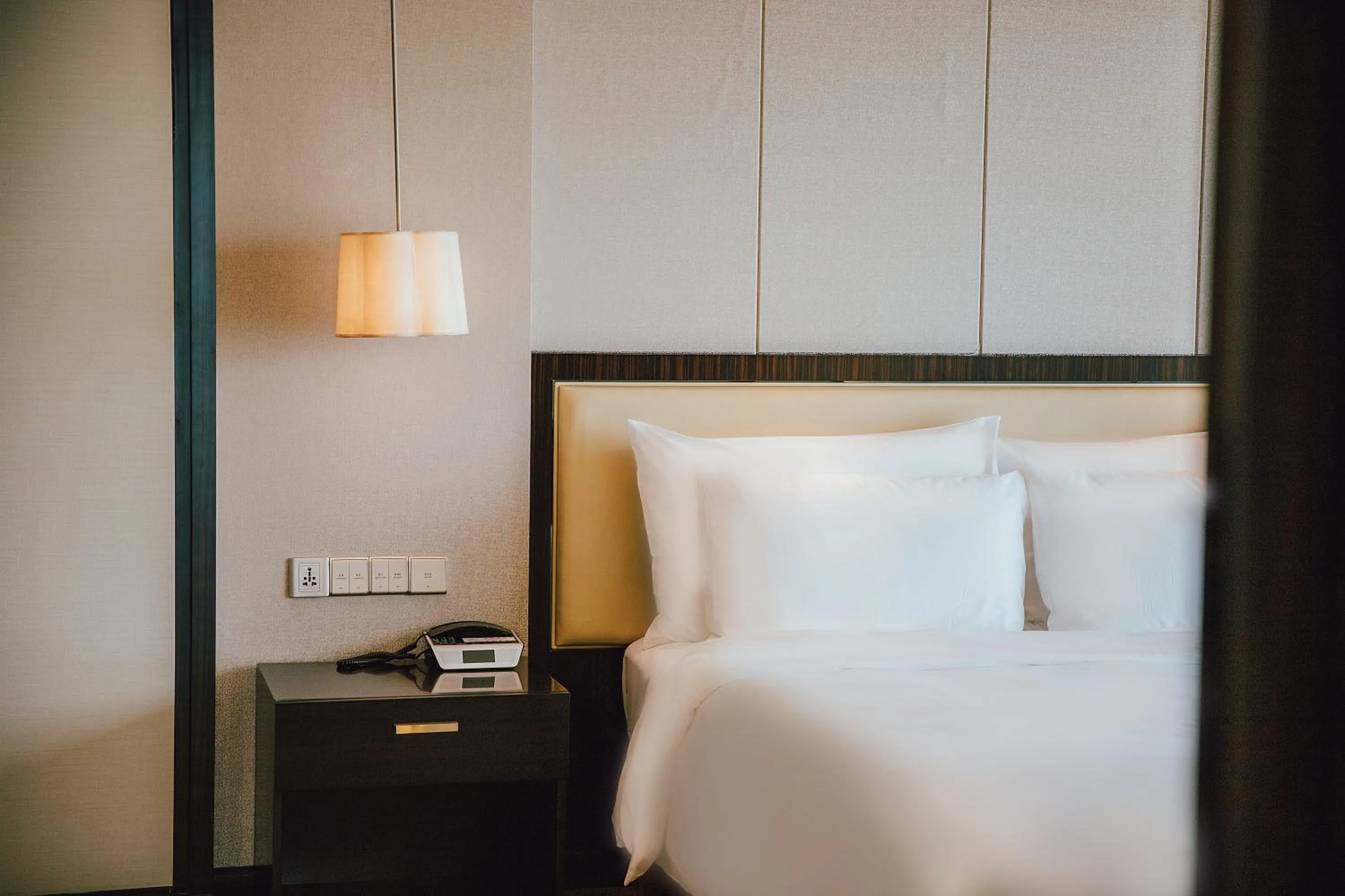 Bed in Junluxe Hotel Guangzhou Zengcheng-Free Shuttle Bus For Canton Fair