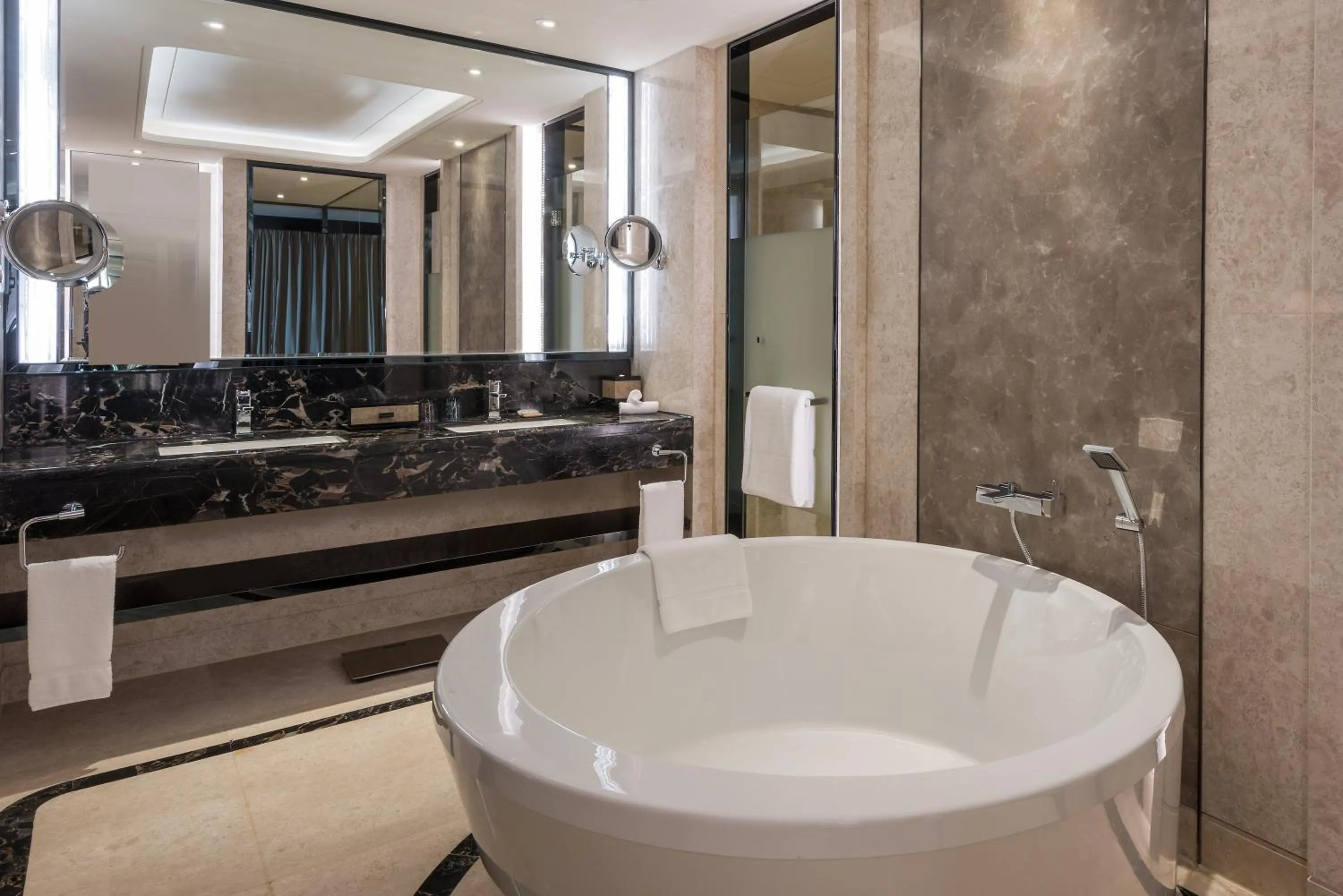 Bathroom in Junluxe Hotel Guangzhou Zengcheng-Free Shuttle Bus For Canton Fair