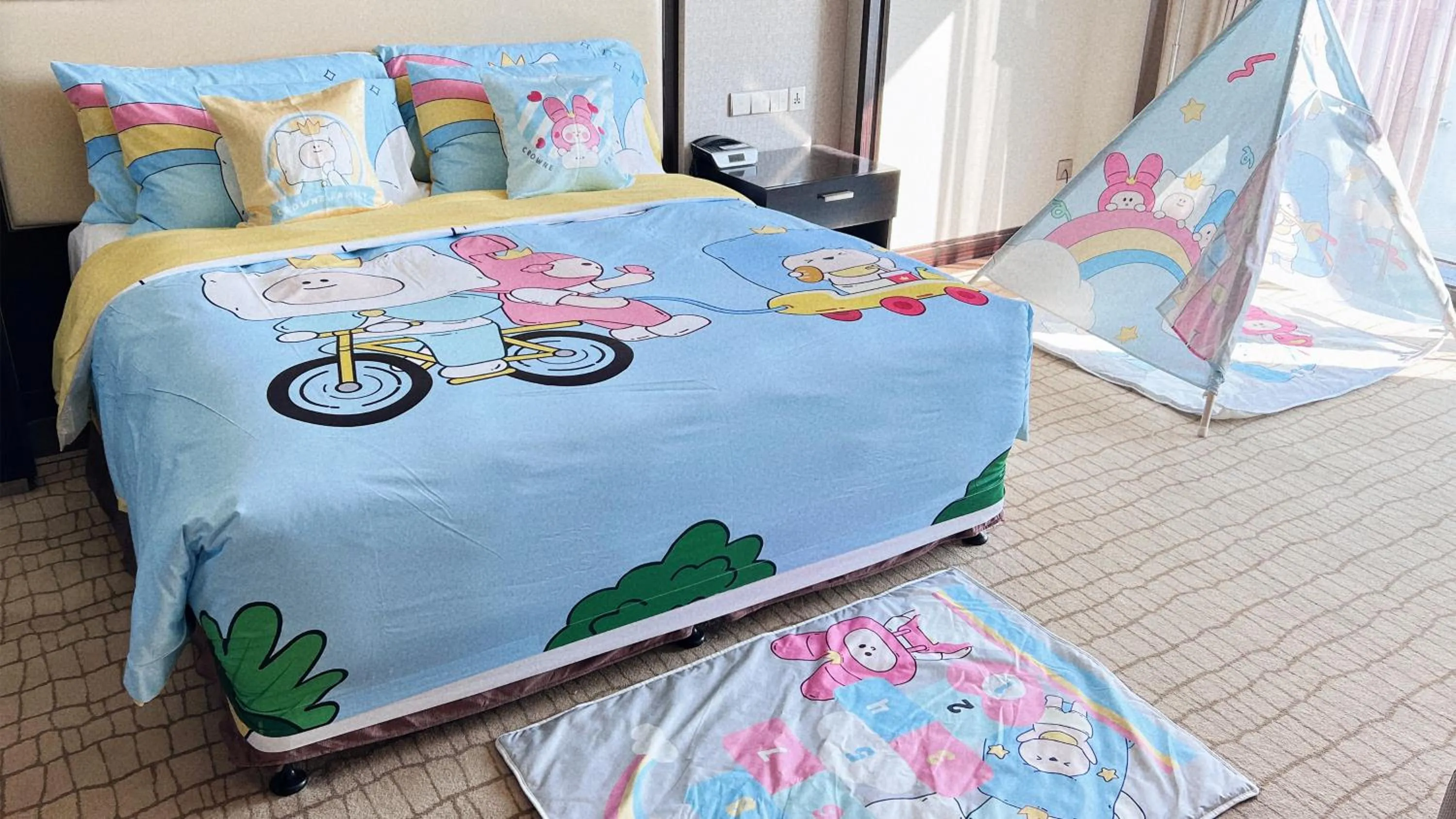 Property building, Bed in Junluxe Hotel Guangzhou Zengcheng-Free Shuttle Bus For Canton Fair