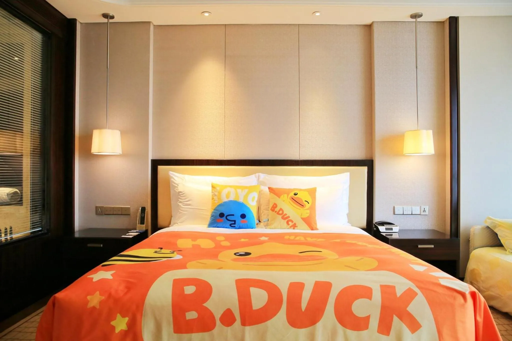 Photo of the whole room, Bed in Junluxe Hotel Guangzhou Zengcheng-Free Shuttle Bus For Canton Fair