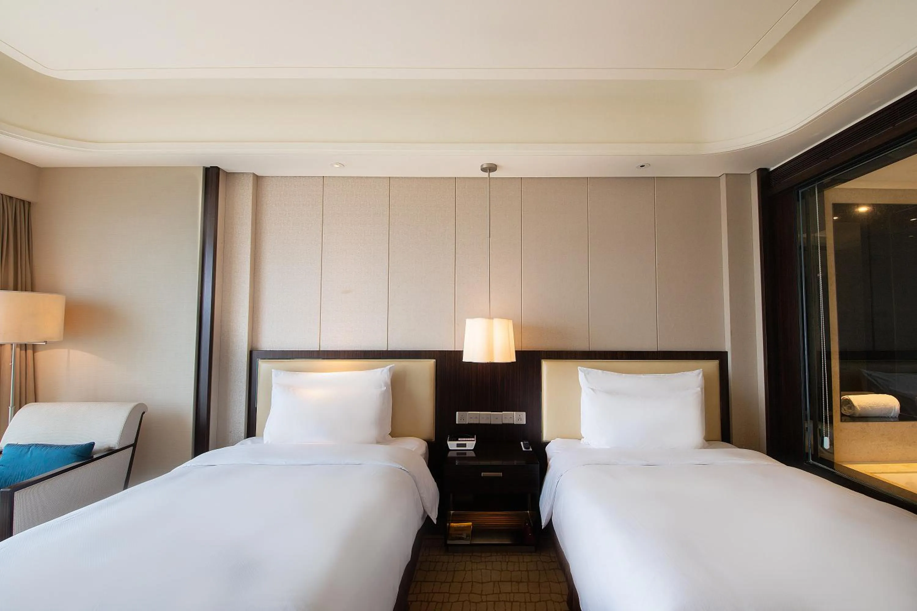 Bed in Junluxe Hotel Guangzhou Zengcheng-Free Shuttle Bus For Canton Fair