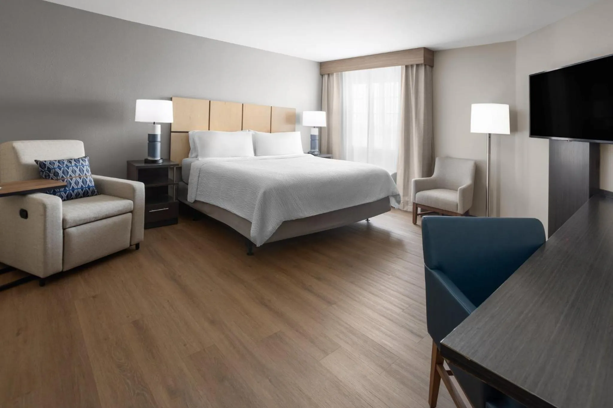 Photo of the whole room, Bed in Candlewood Suites Fort Campbell - Oak Grove by IHG