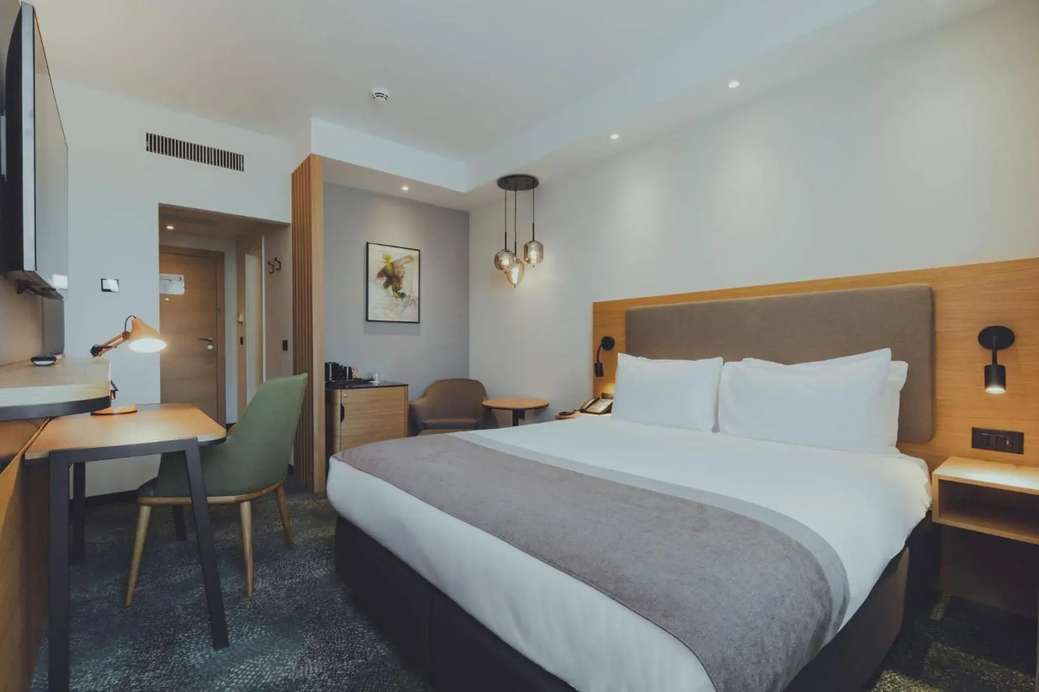 Standard Queen Room - Non-Smoking in Holiday Inn Skopje by IHG Standard Queen Room - Non-Smoking in Holiday Inn Skopje by IHG