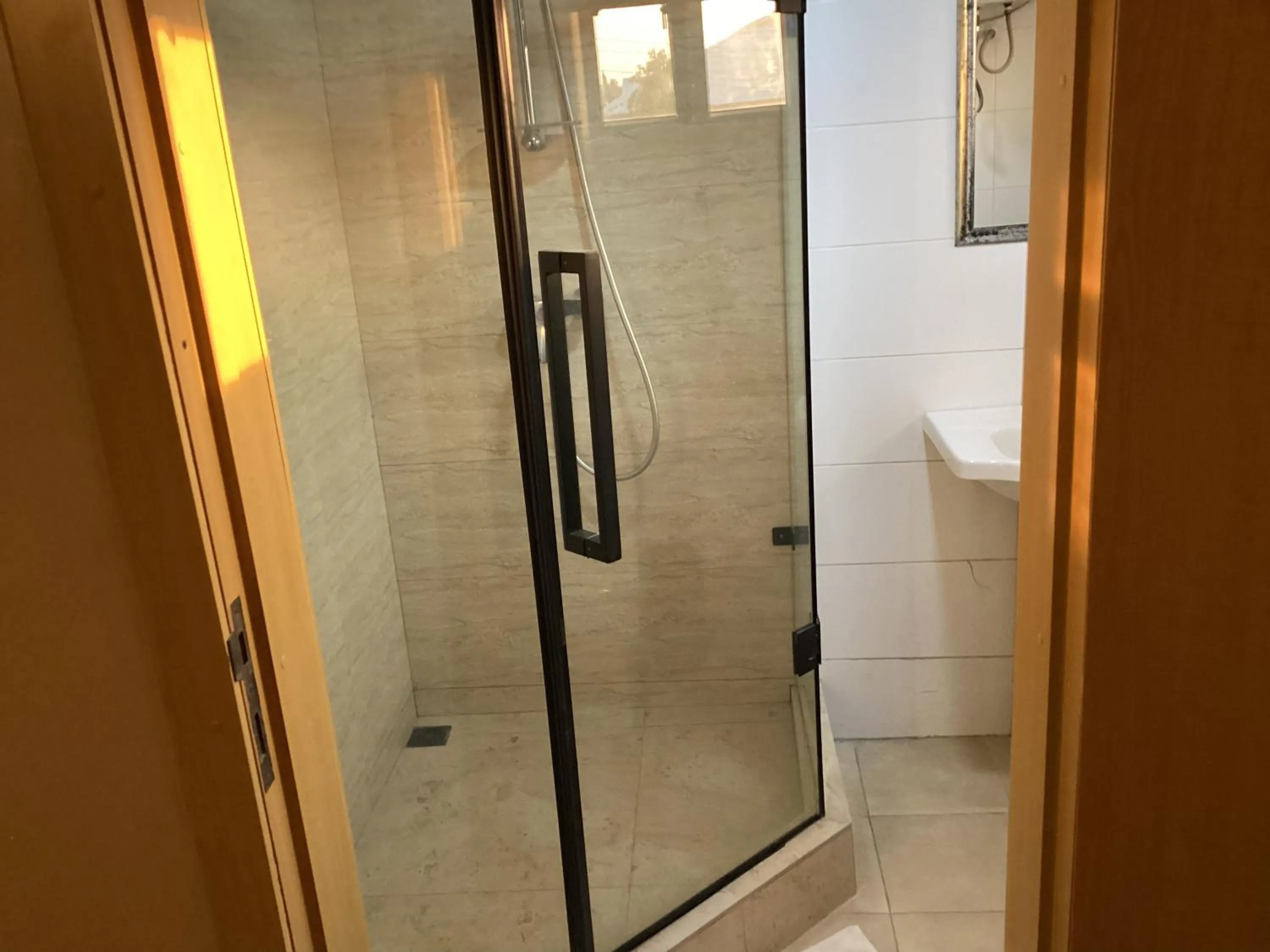 Shower in Adis Hotels Ibadan