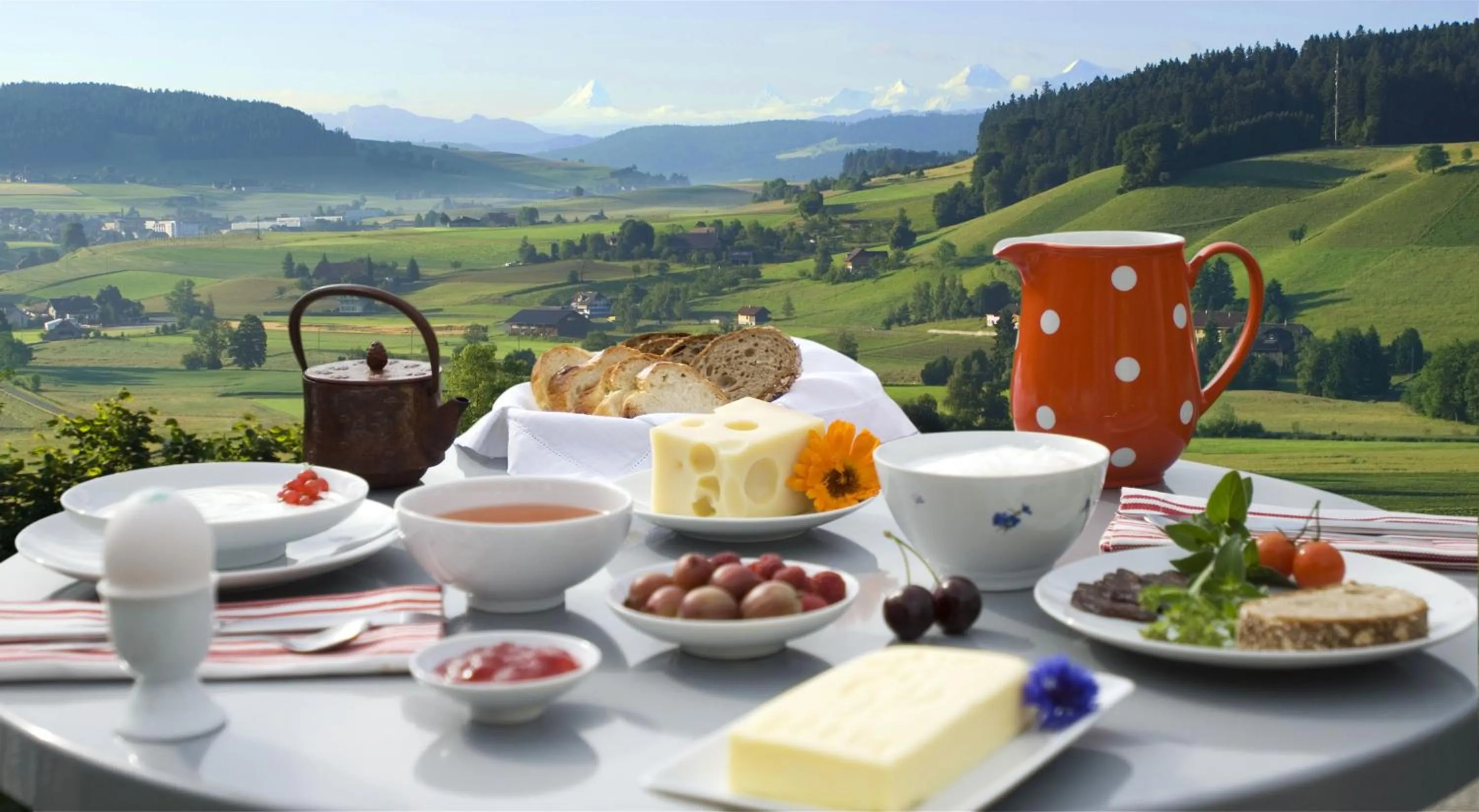 Buffet breakfast in Restaurant Hotel Rüttihubelbad