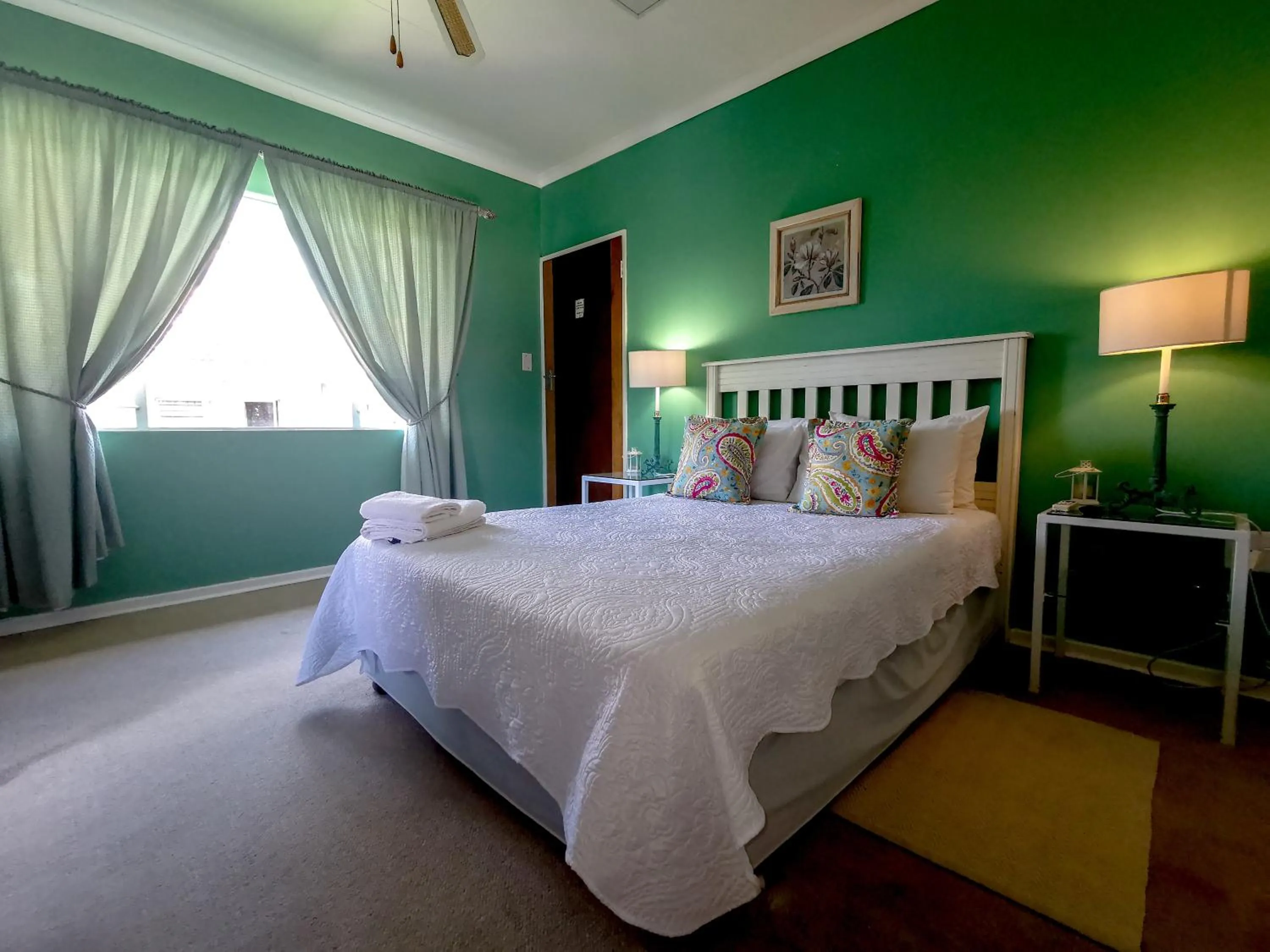 Bedroom, Bed in Loerie Guesthouse