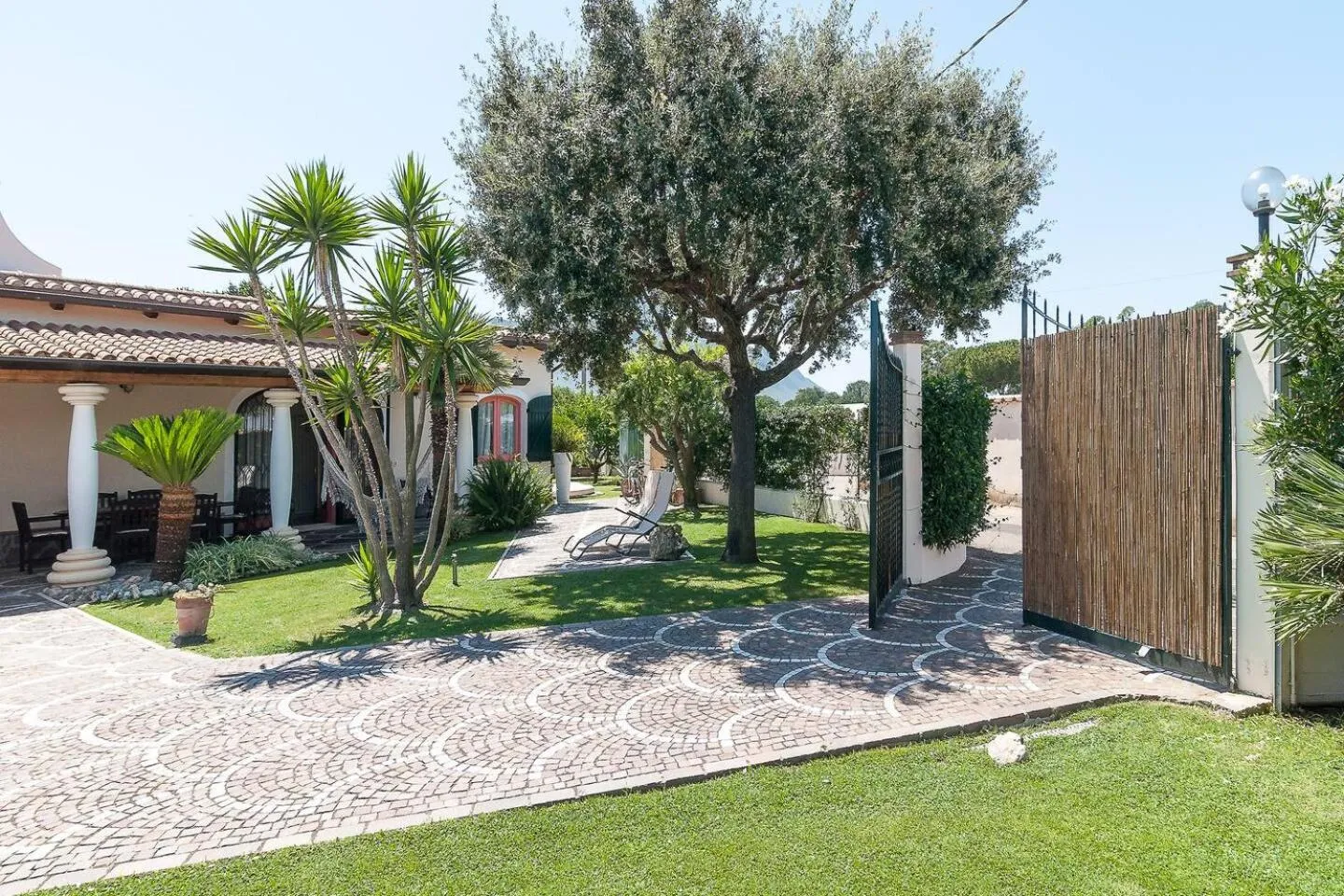 Property building in Villa LA CESA & Villino LA CASETTA Holiday Houses CON JACUZZI