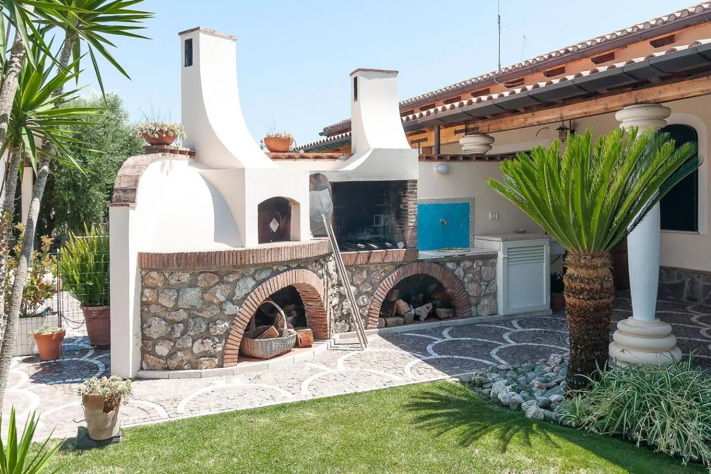 BBQ facilities in Villa LA CESA & Villino LA CASETTA Holiday Houses CON JACUZZI
