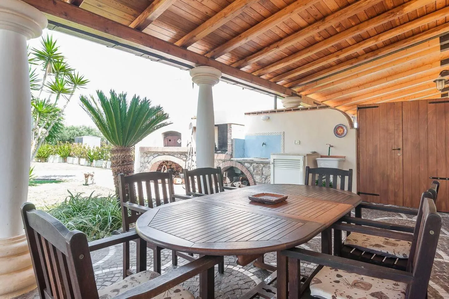 Patio in Villa LA CESA & Villino LA CASETTA Holiday Houses CON JACUZZI