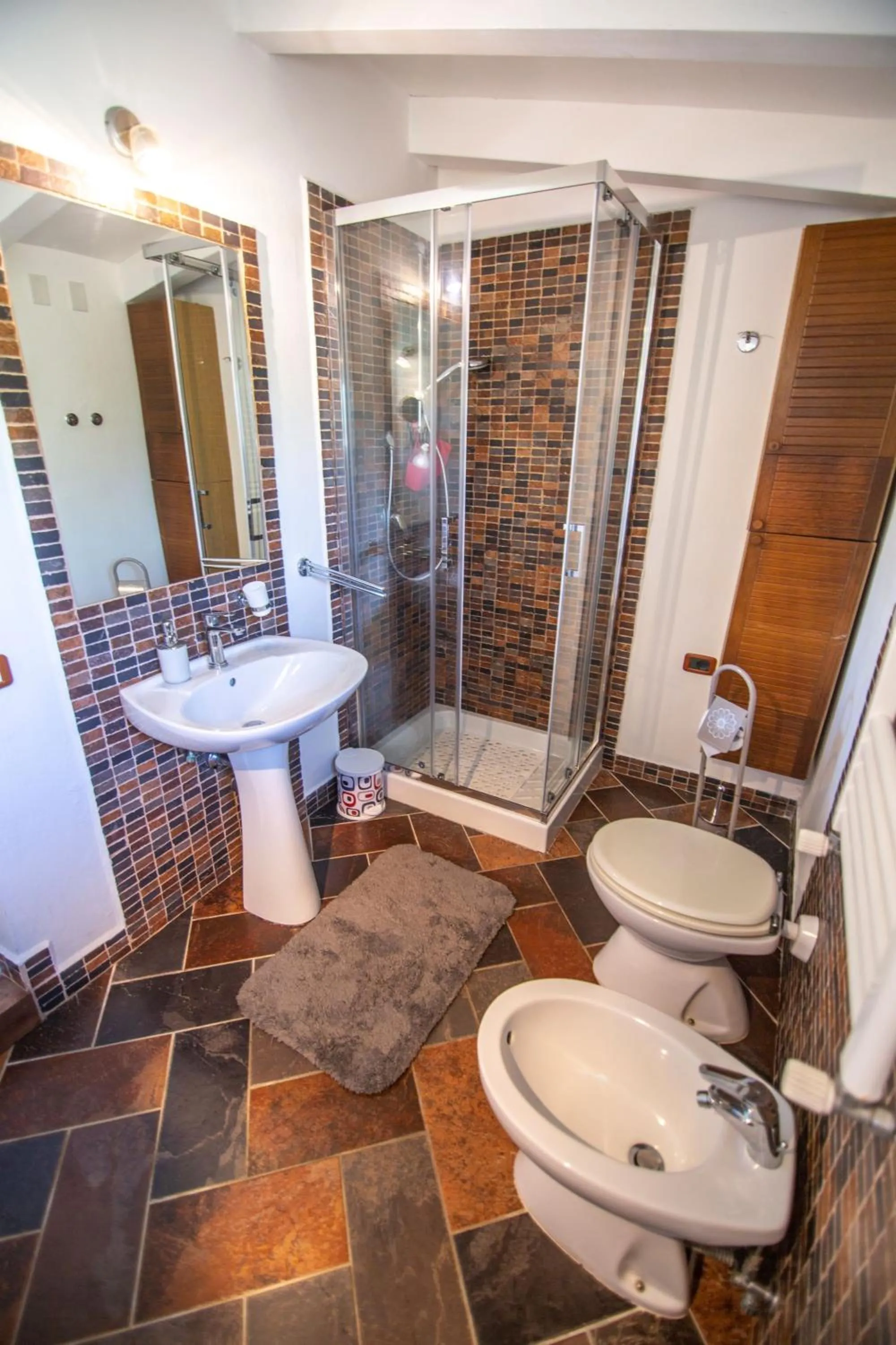 Shower in Villa LA CESA & Villino LA CASETTA Holiday Houses CON JACUZZI