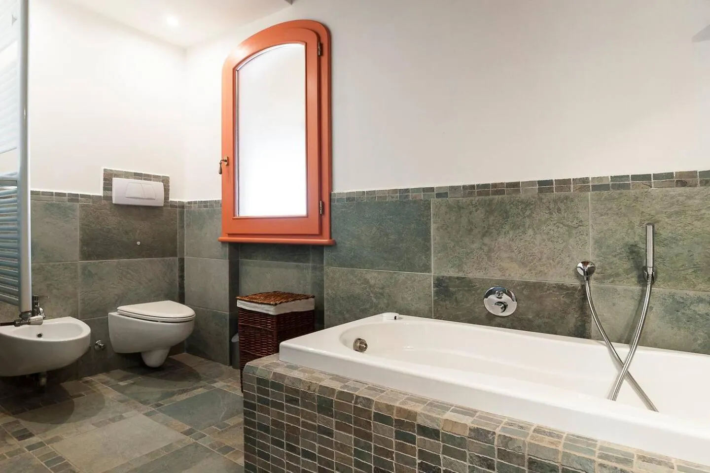 Toilet in Villa LA CESA & Villino LA CASETTA Holiday Houses CON JACUZZI