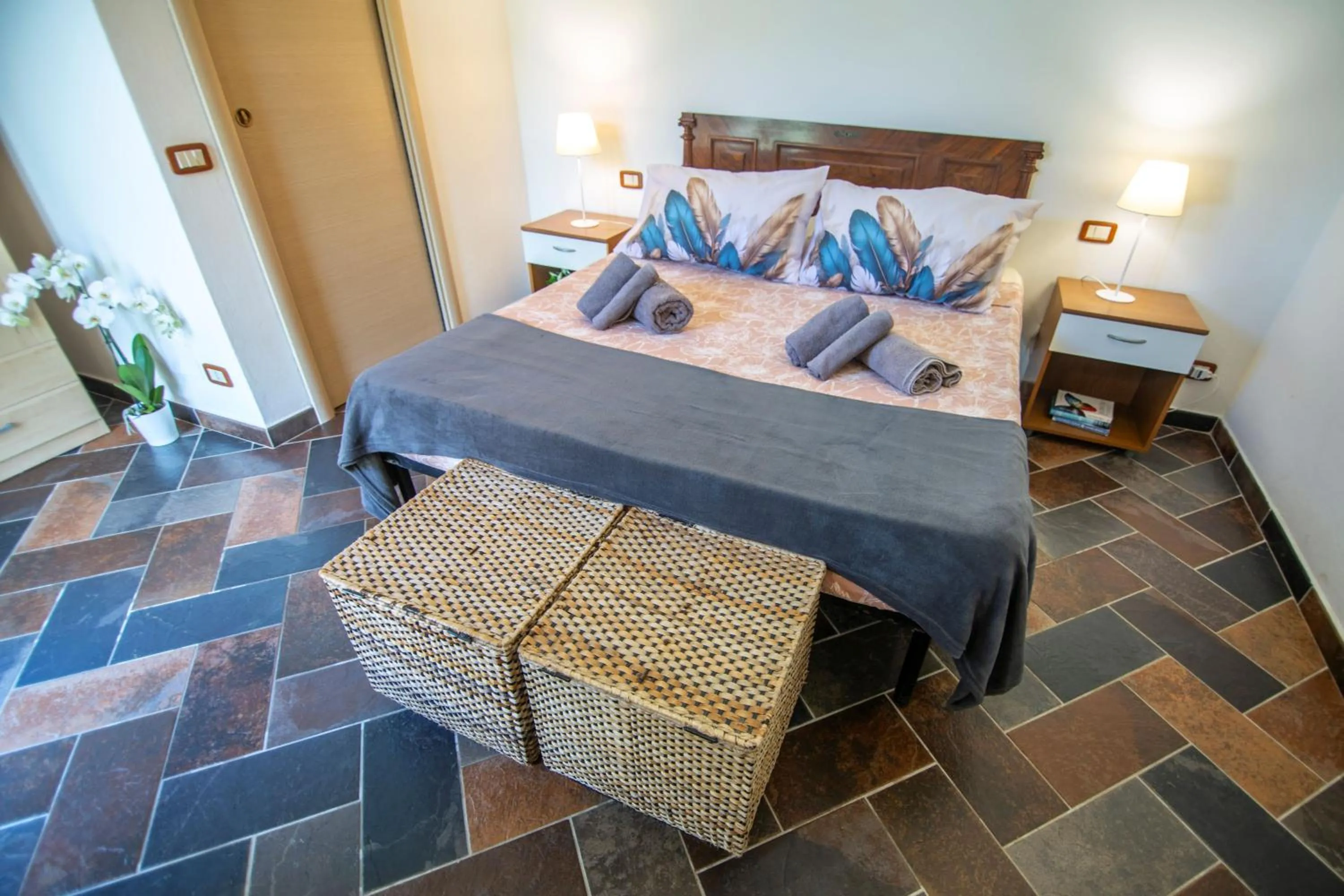 Bed in Villa LA CESA & Villino LA CASETTA Holiday Houses CON JACUZZI