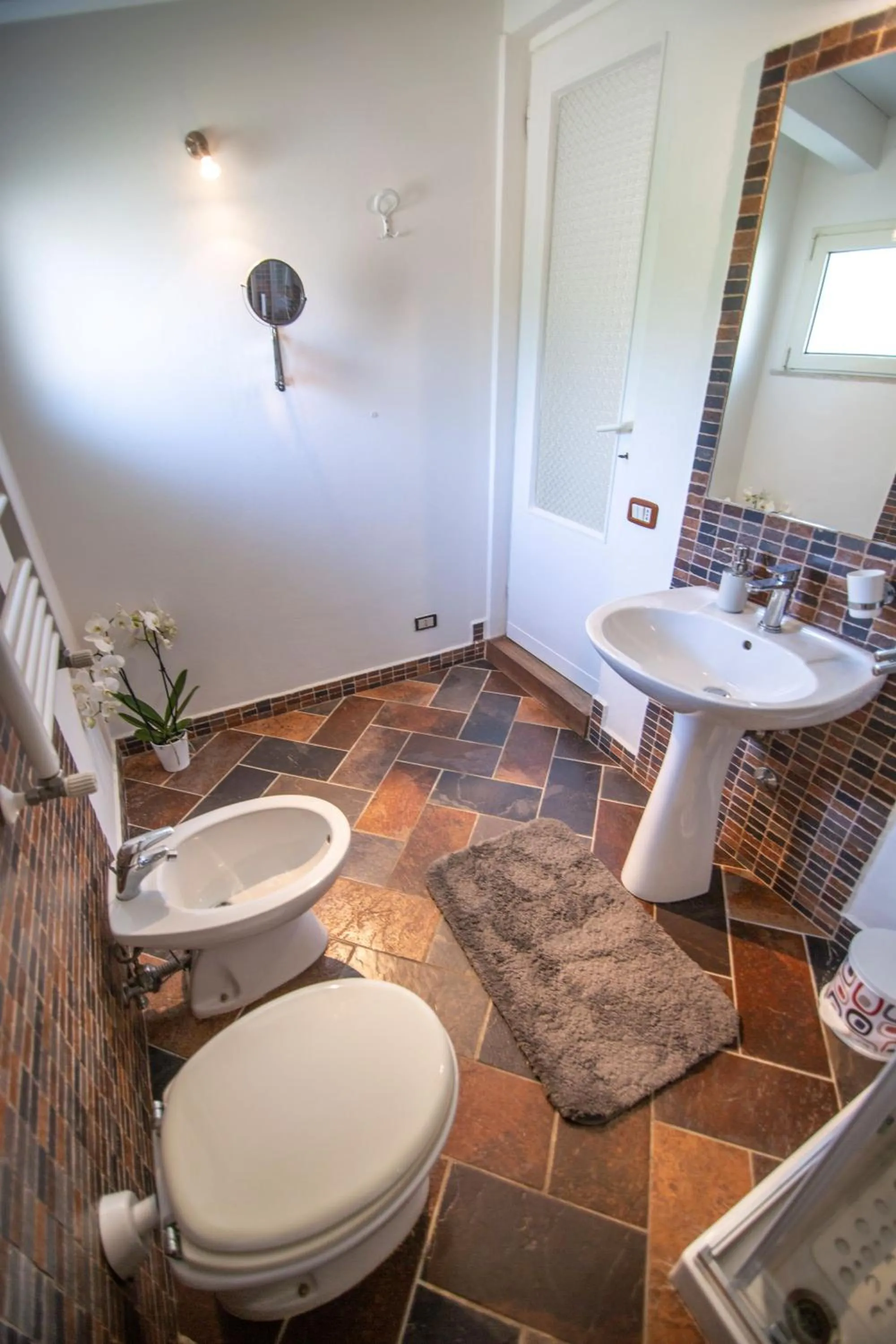 Toilet in Villa LA CESA & Villino LA CASETTA Holiday Houses CON JACUZZI