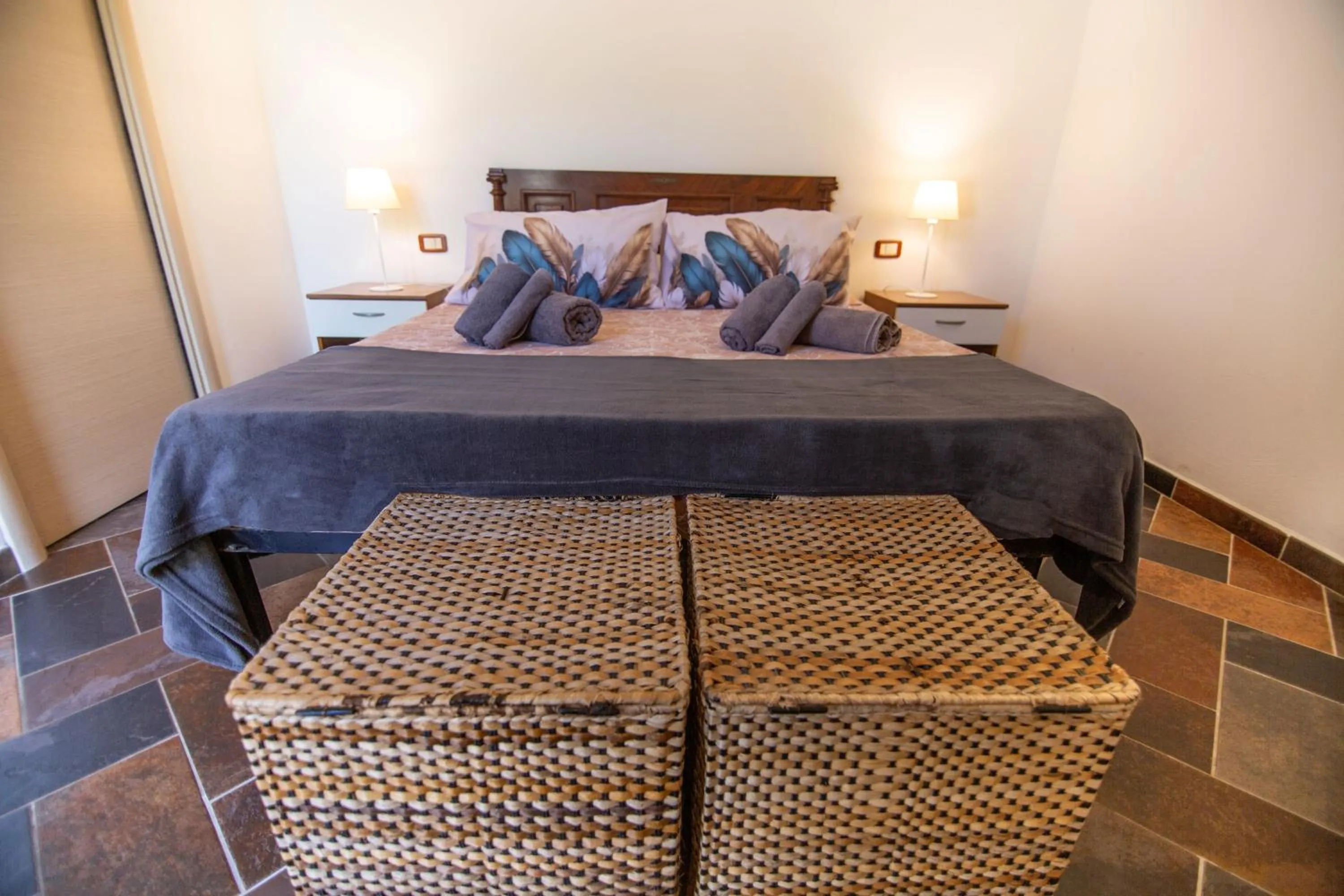 Bed in Villa LA CESA & Villino LA CASETTA Holiday Houses CON JACUZZI