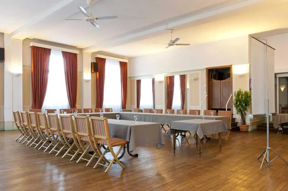 Meeting/conference room in Logis Le Cheval Rouge