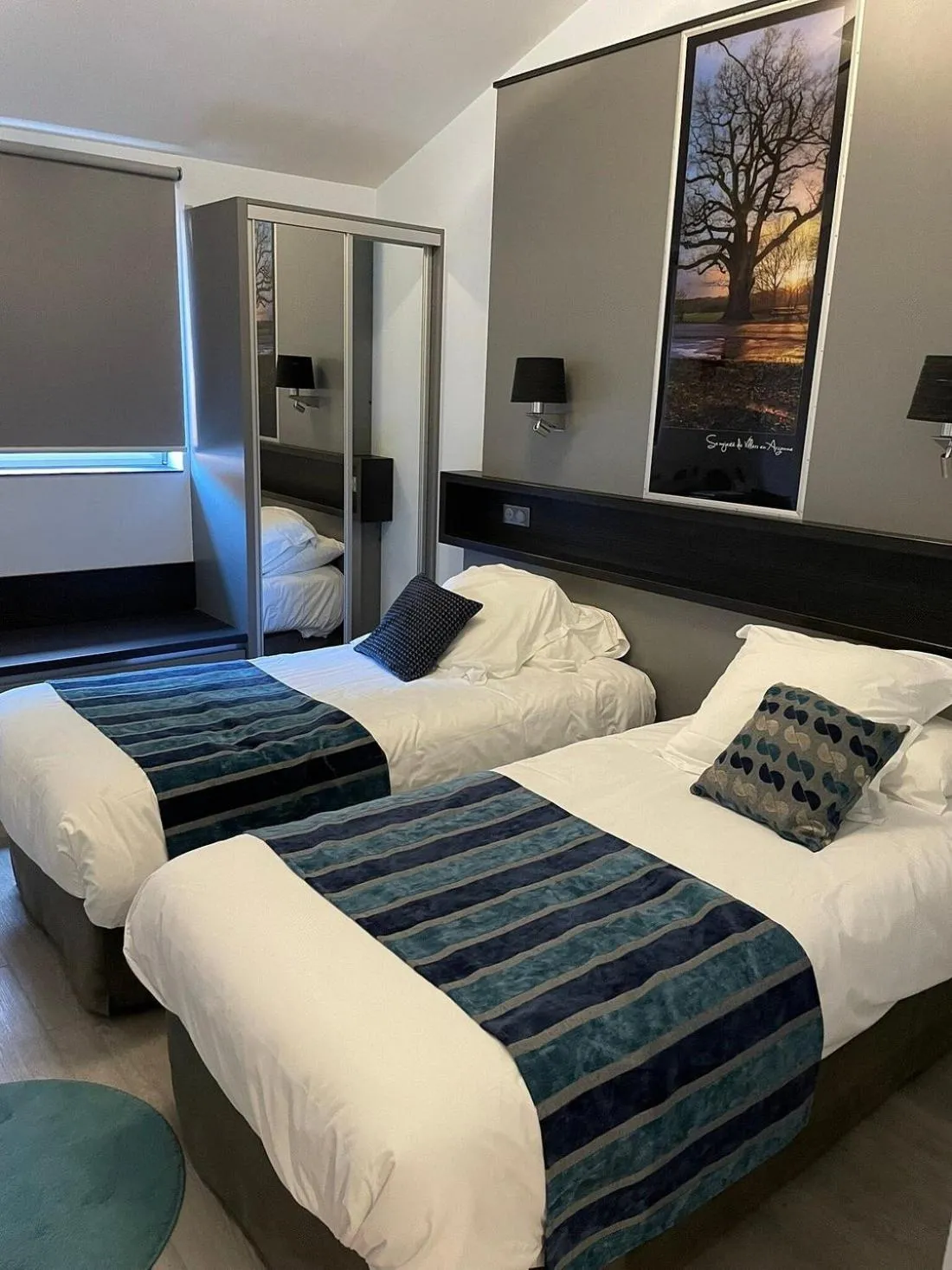 Bed in Logis Le Cheval Rouge