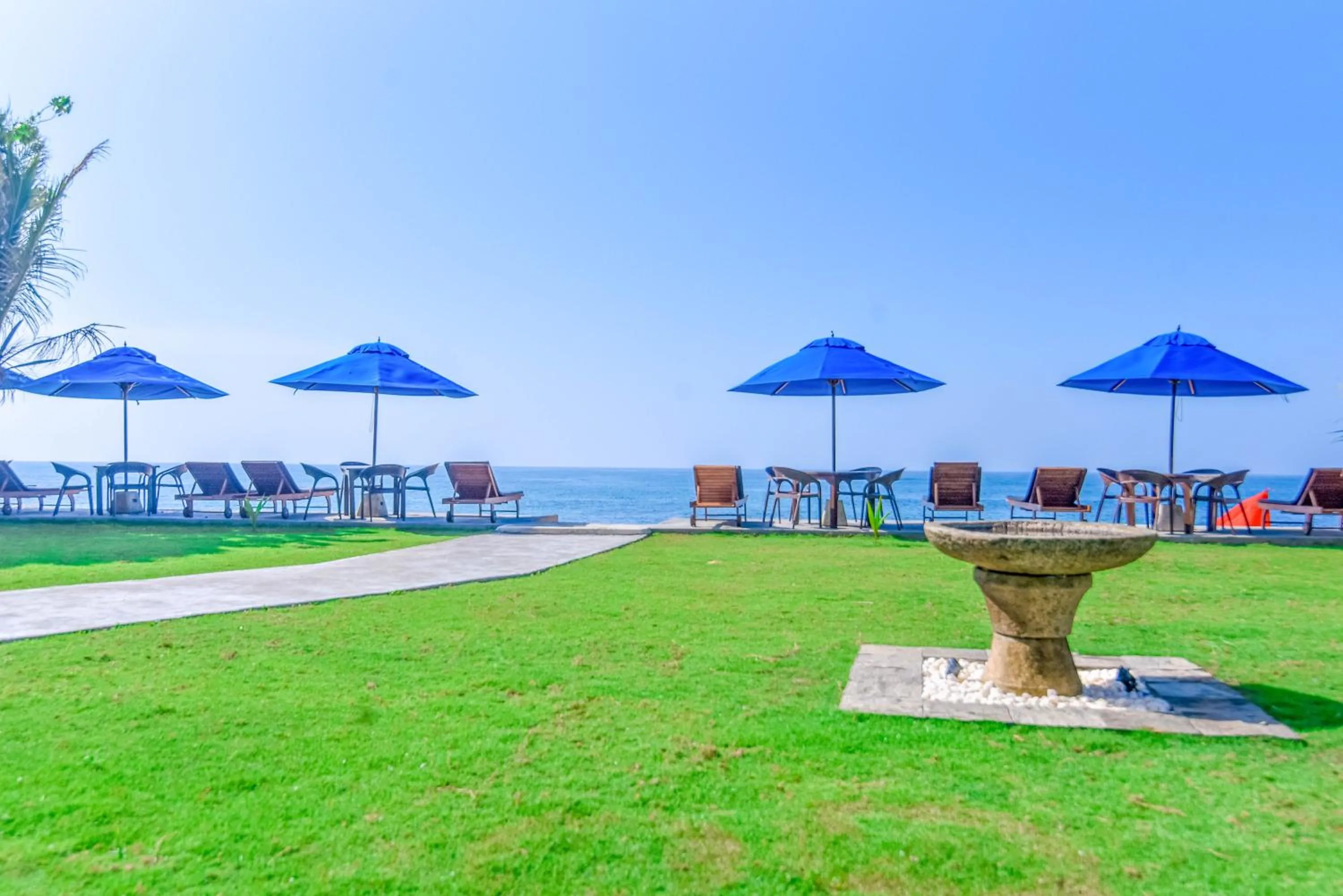 Garden in Amanda Beach Villas